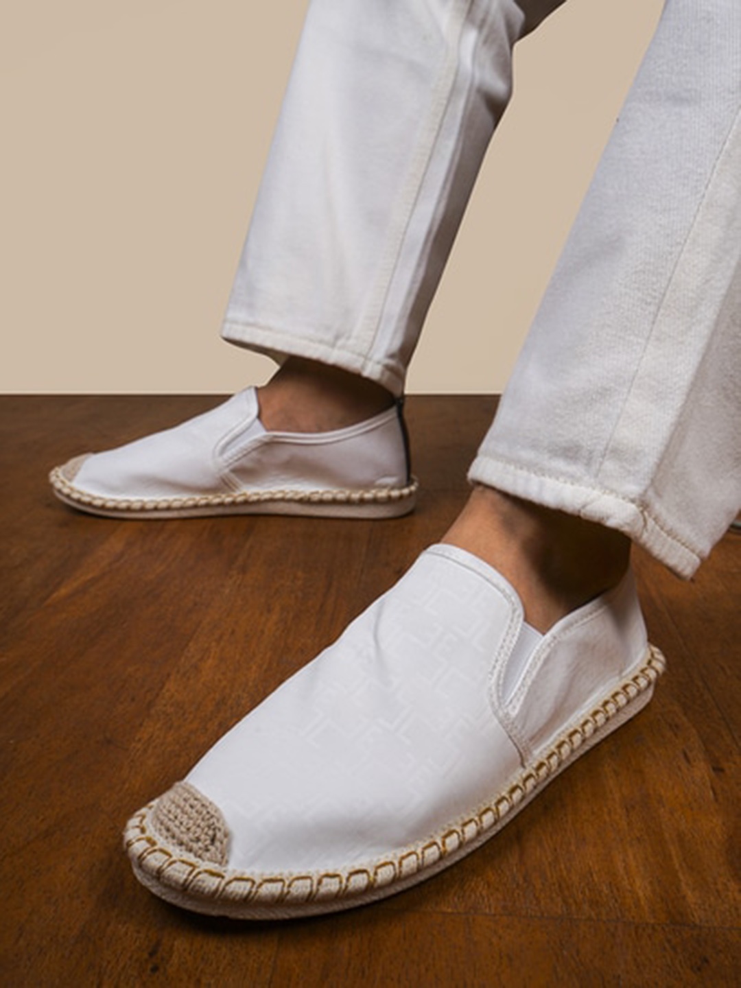 

THE WHITE POLE Men Lightweight Memory Foam Contrast Sole Canvas Espadrilles