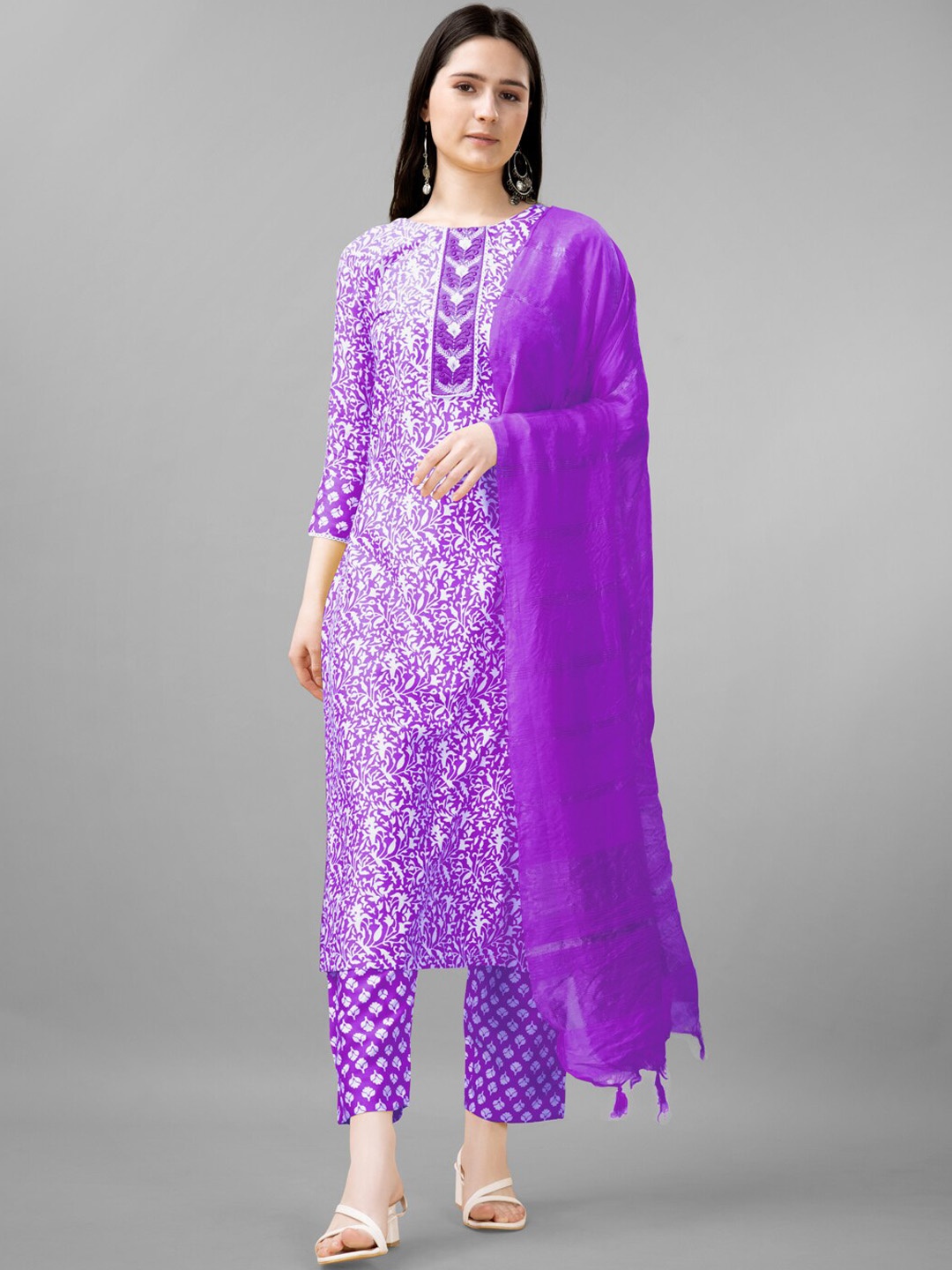 

ARADHNA Floral Printed Regular Thread Work Kurta With Trousers & Dupatta, Purple