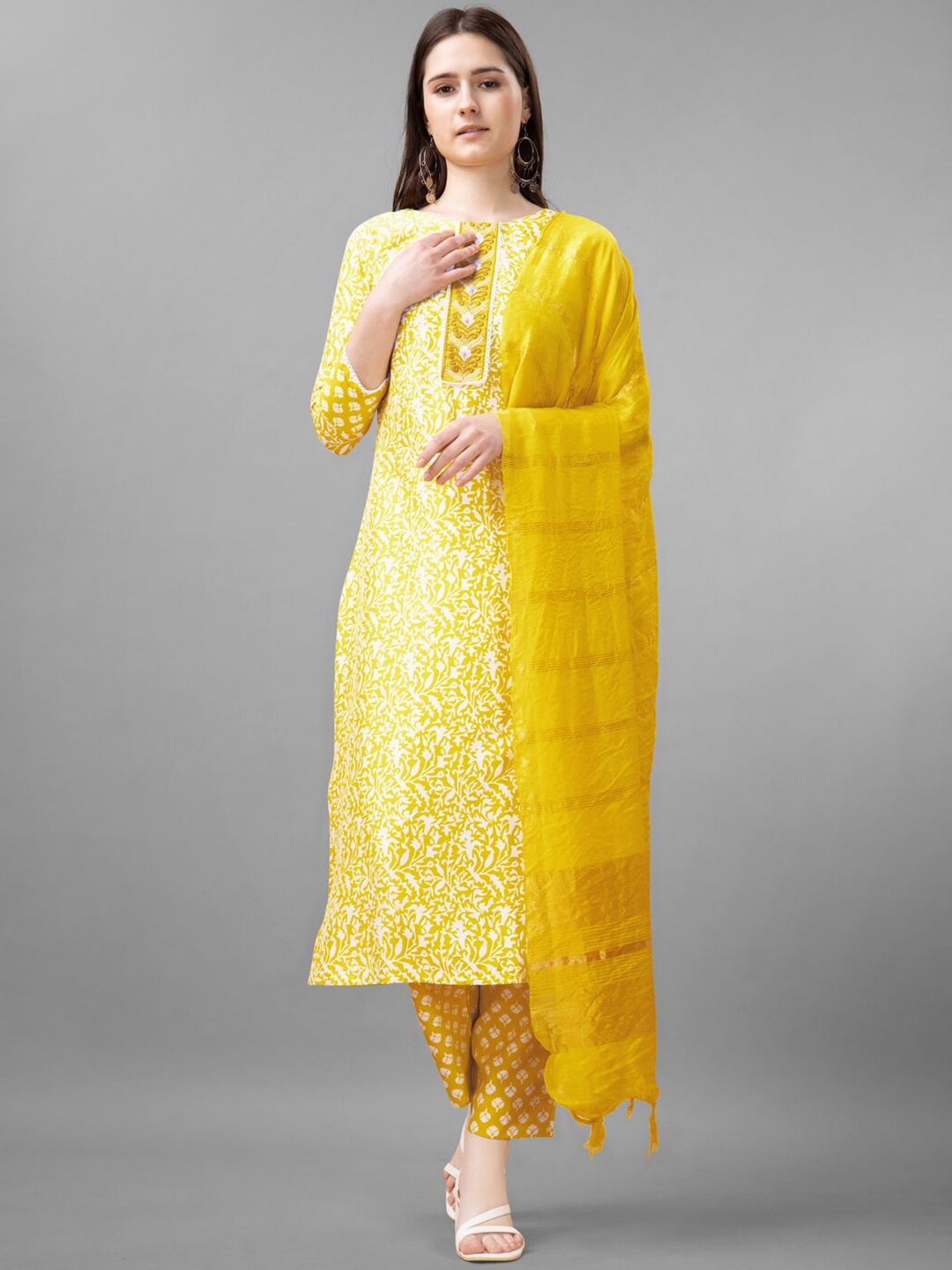 

ARADHNA Floral Printed Regular Thread Work Kurta With Trousers & Dupatta, Yellow