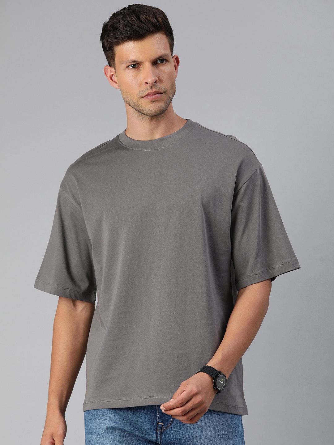 

Huetrap Men Solid Regular Fit T-shirt, Grey