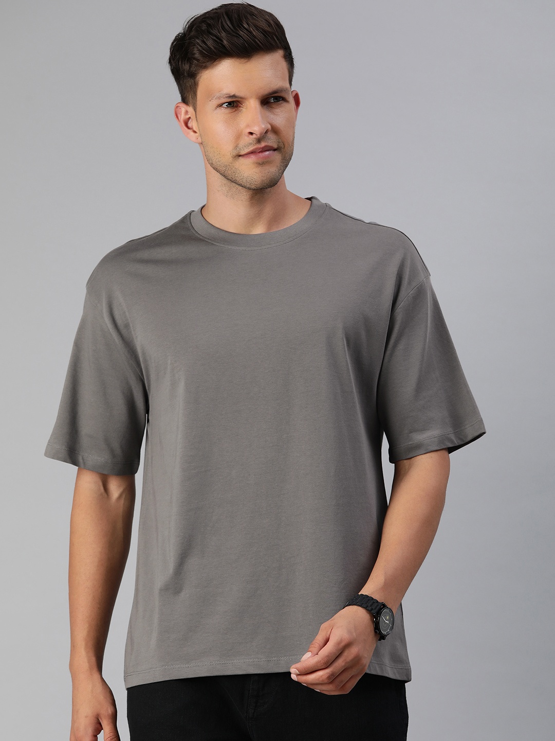 

Huetrap Men Solid Regular Fit T-shirt, Grey