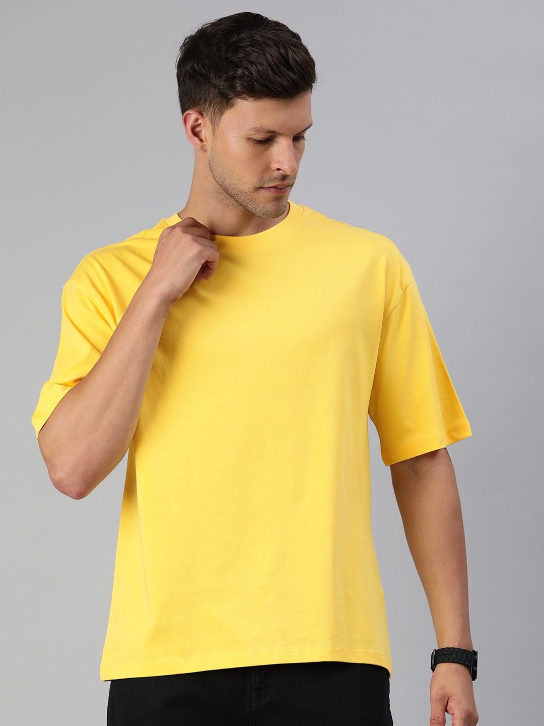 

Huetrap Men Solid Regular Fit T-shirt, Yellow