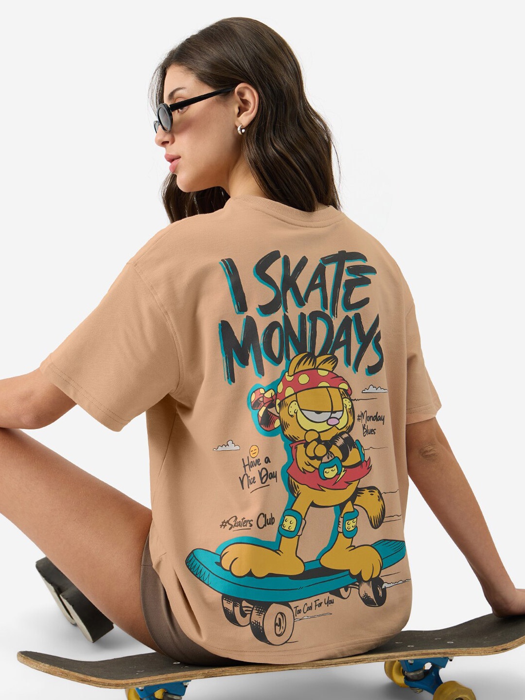 

The Souled Store Camel Brown Garfield Printed Oversized Pure Cotton T-shirt