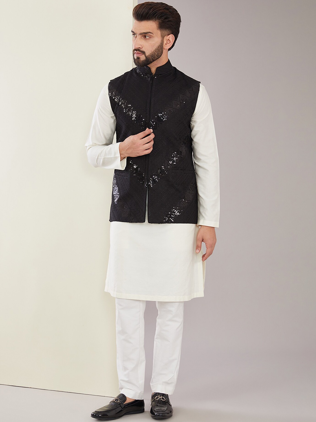 

KASBAH CLOTHING NISHCHAIY SAJDEH Self Design Mandarin Collar Sleeveless Silk Nehru Jacket, Black