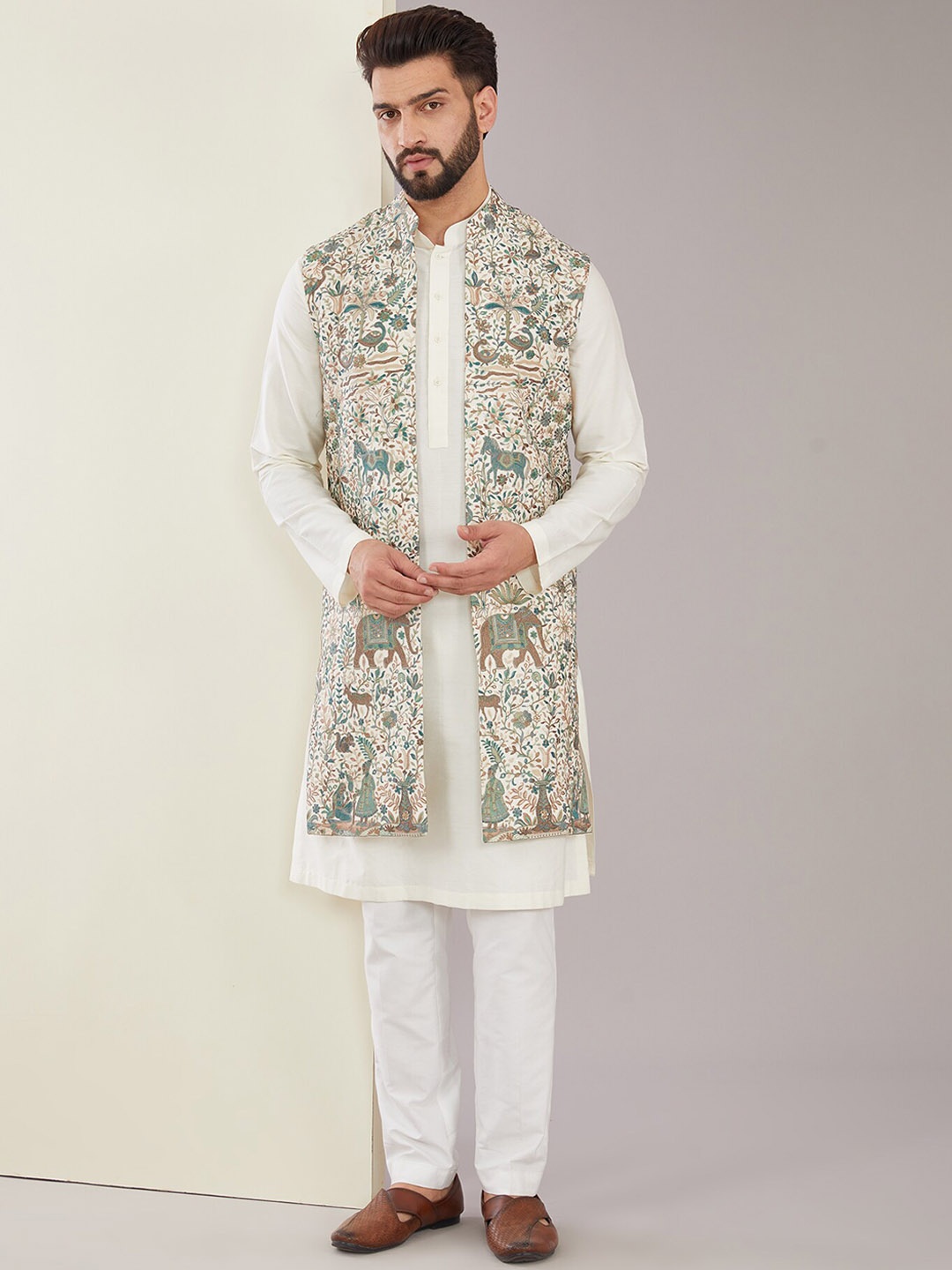 

KASBAH CLOTHING NISHCHAIY SAJDEH Floral Embroidered Longline Tailored Jacket, White