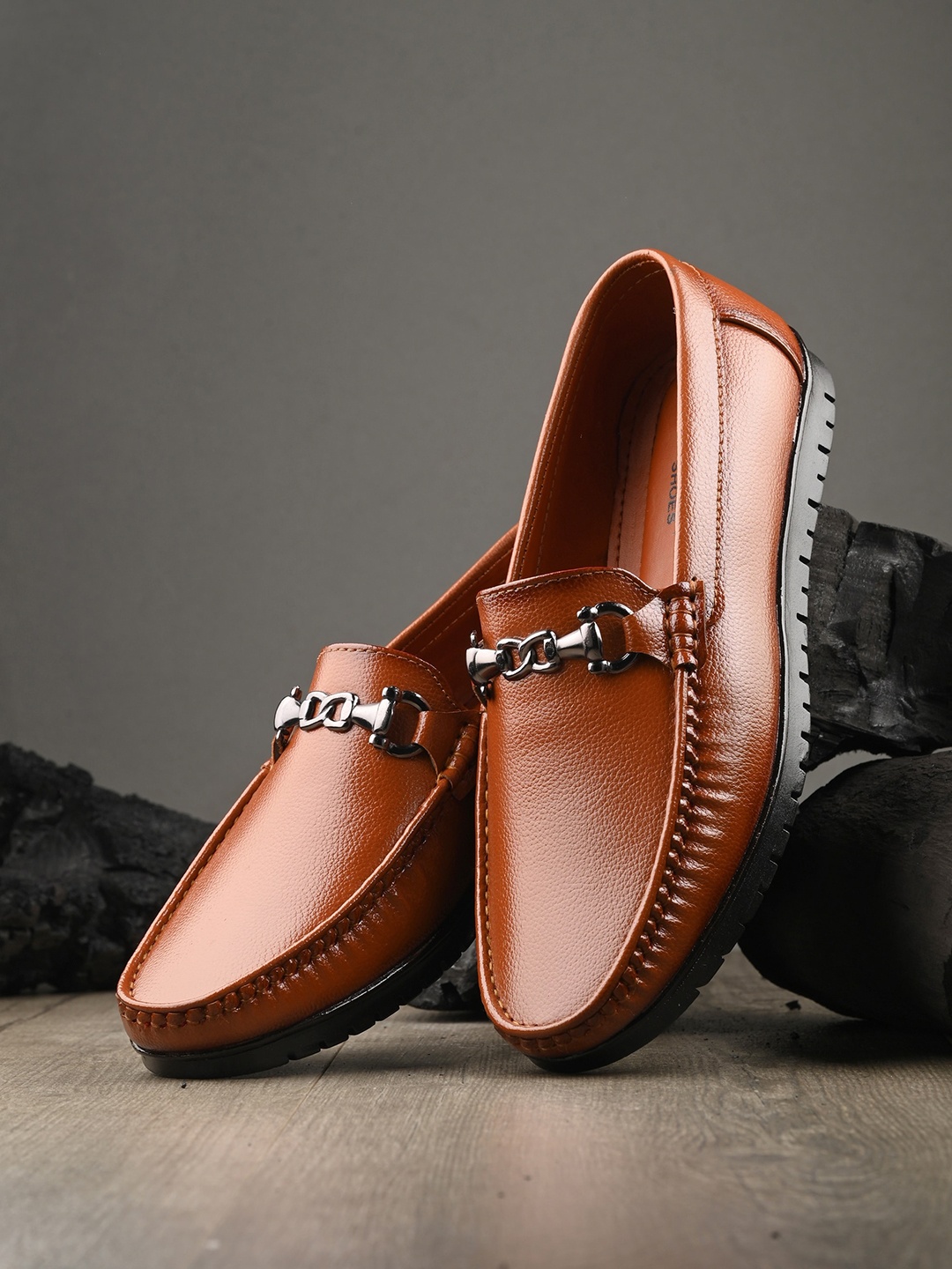 

BUCIK Men Textured Square Toe Lightweight Loafers, Rust