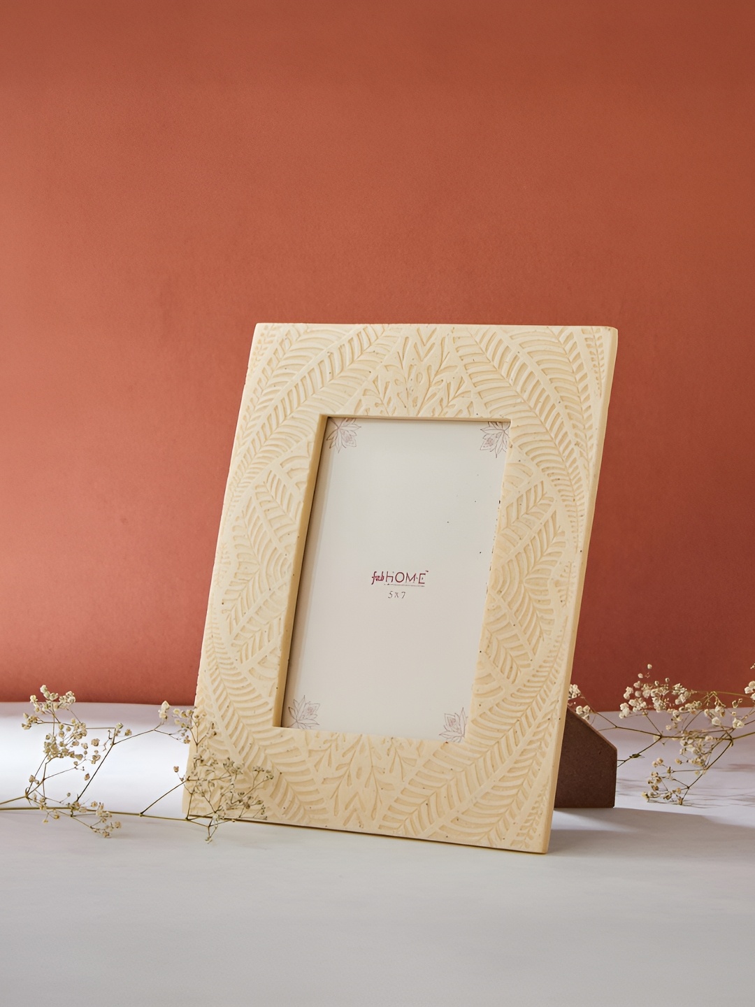 

Fabindia Palampur White Textured Table Photo Frame