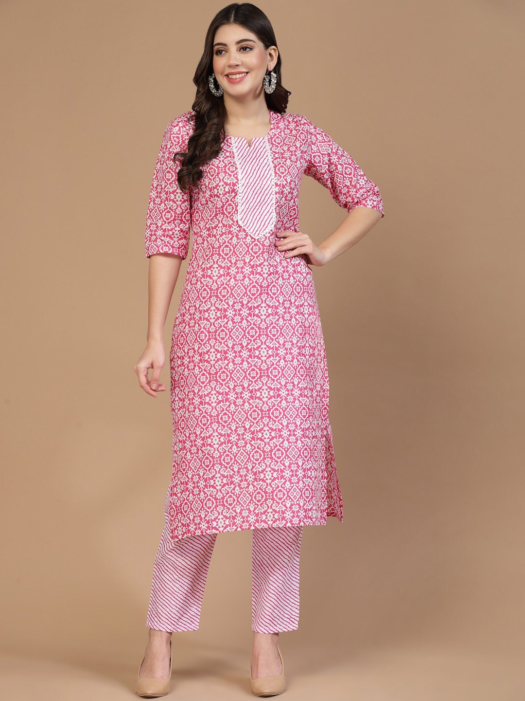 

LookMark Ethnic Motifs Printed Straight Kurta With Trouser, Pink