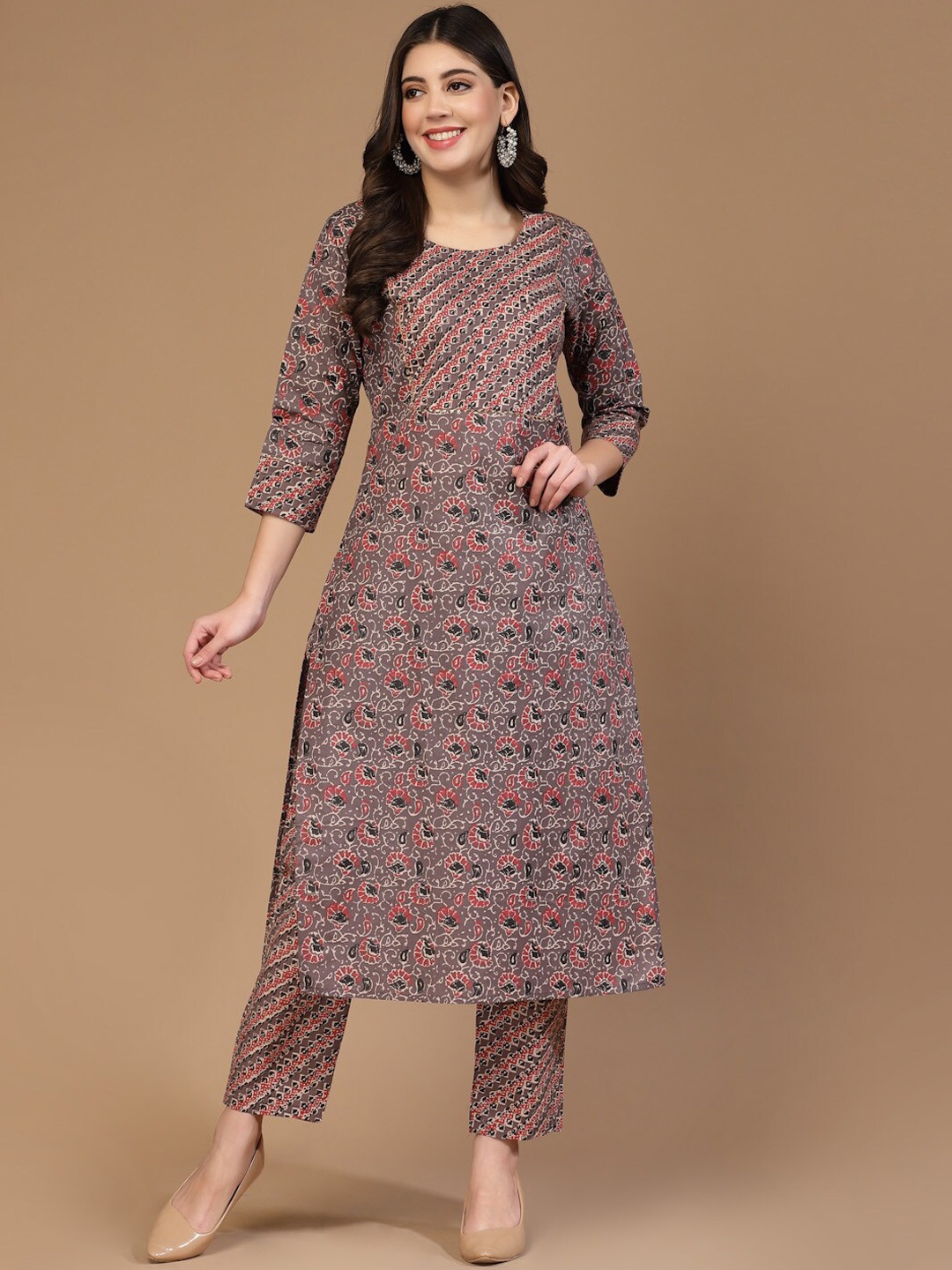 

Lookmark Women Floral Printed Regular Kurta with Trousers, Brown