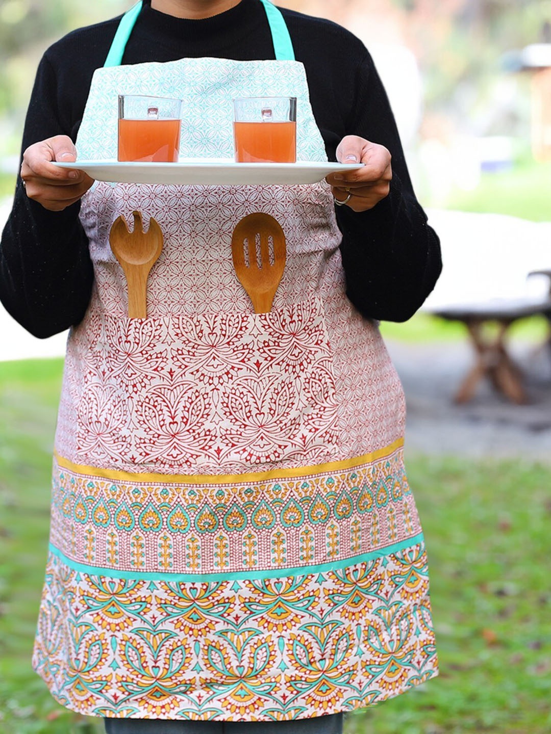 

TARAN LIVING Red & White Printed Cotton Bib Apron, Pink