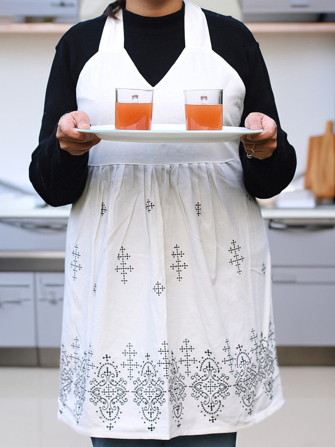 

Ratan Cart Off White & Black Printed Cotton Bib Apron
