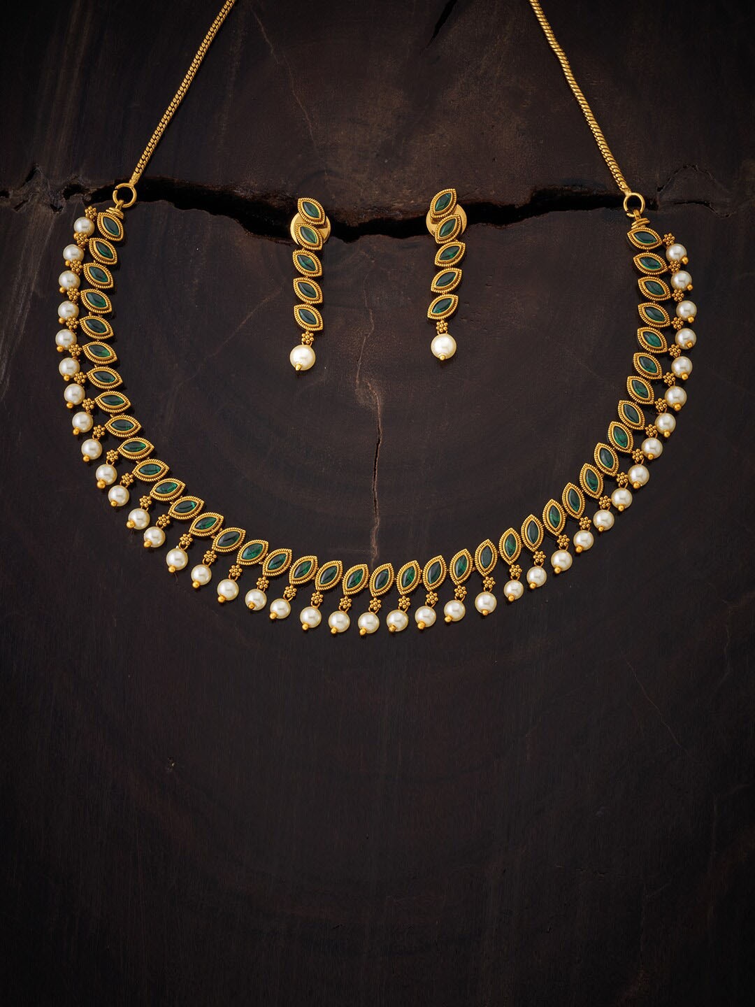 

Kushal's Fashion Jewellery Gold-Plated Stone Studded & Beaded Jewellery Set