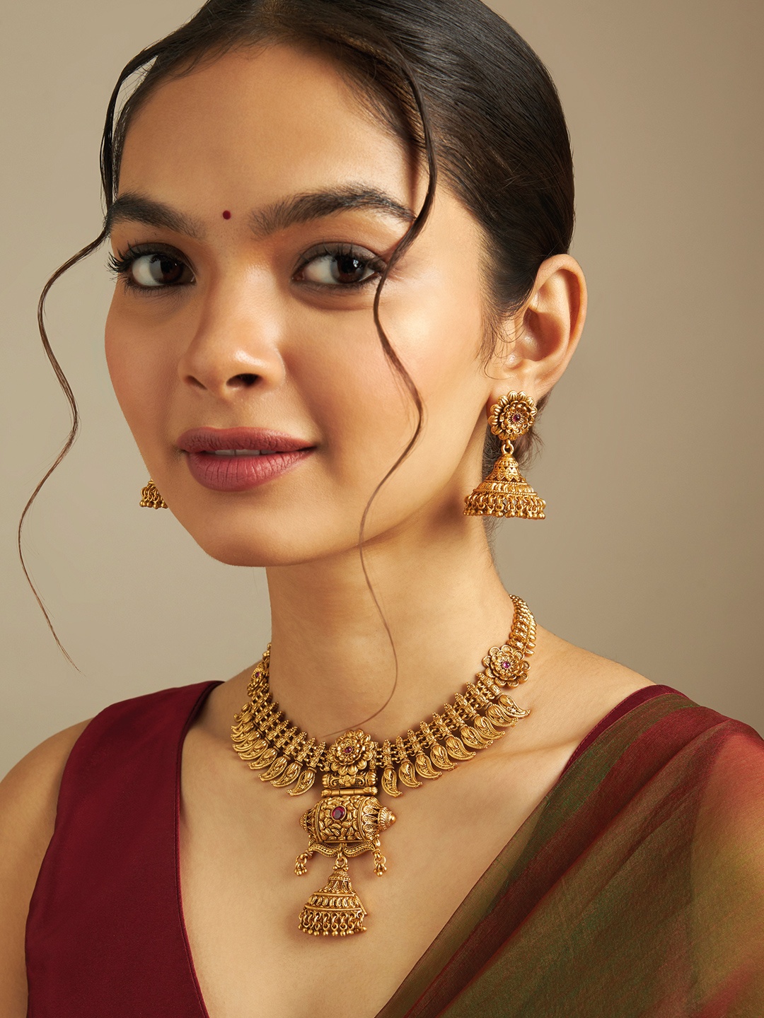 

Kushal's Fashion Jewellery Gold-Plated Stone Studded Necklace & Earrings