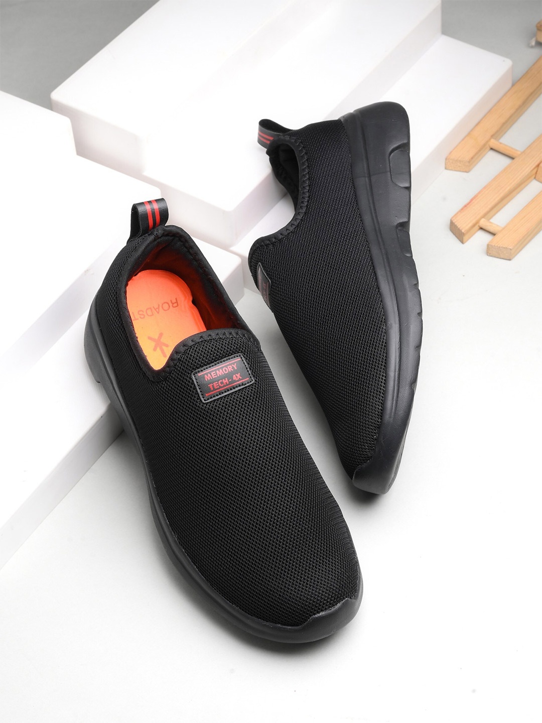 

The Roadster Lifestyle Co. Men Black Textured Walking Sports Shoes