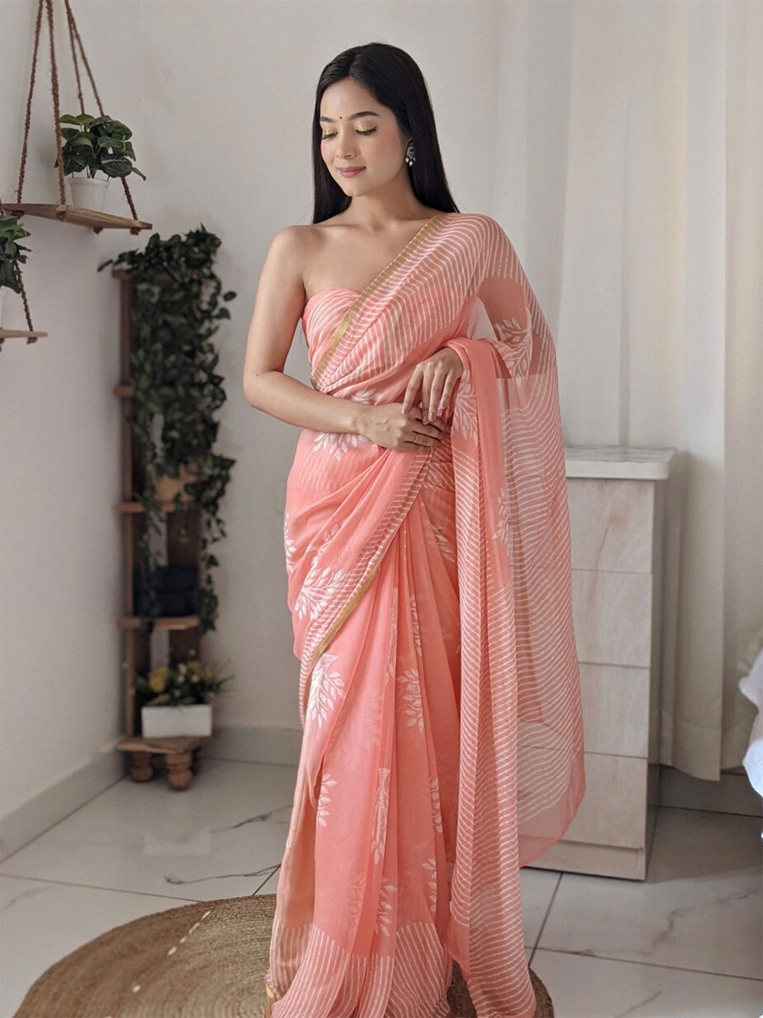 

DiraByDimple Floral Printed Zari Pure Chiffon Block Print Saree, Pink