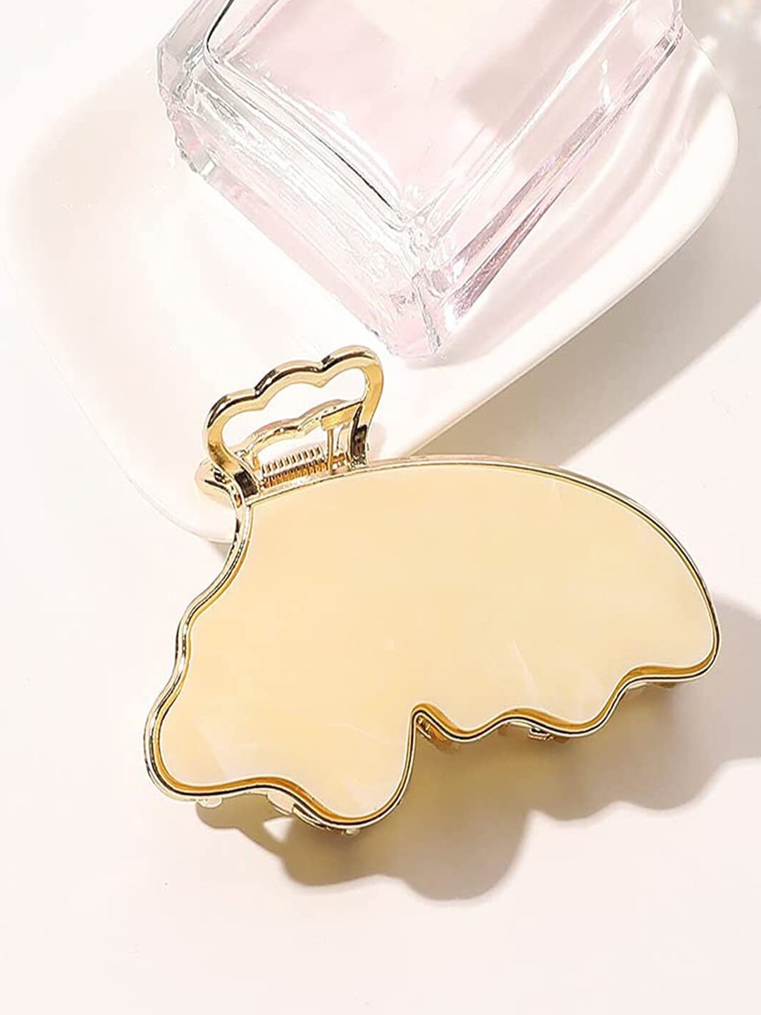 

FIMBUL Marbleized Butterfly Claw Clip, Yellow