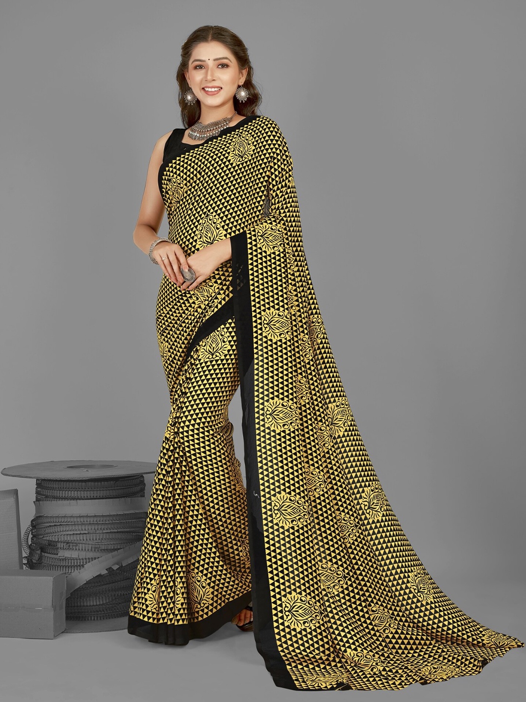 

ANAND SAREES Geometric Printed Saree, Black