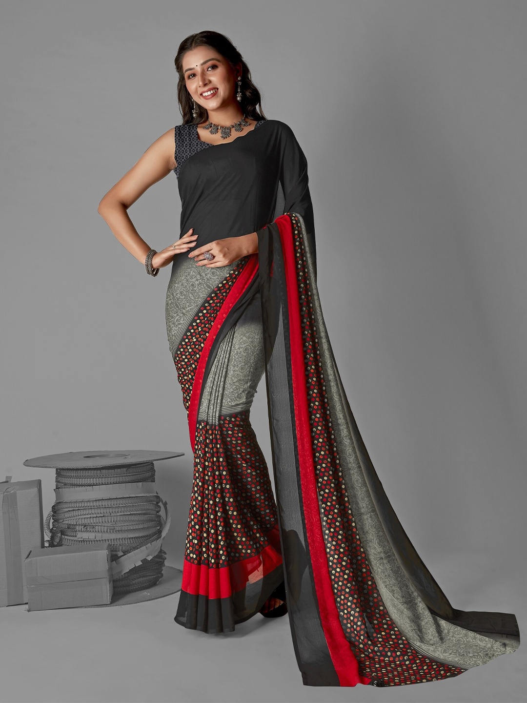 

Moda Rapido Abstract Printed Saree, Black