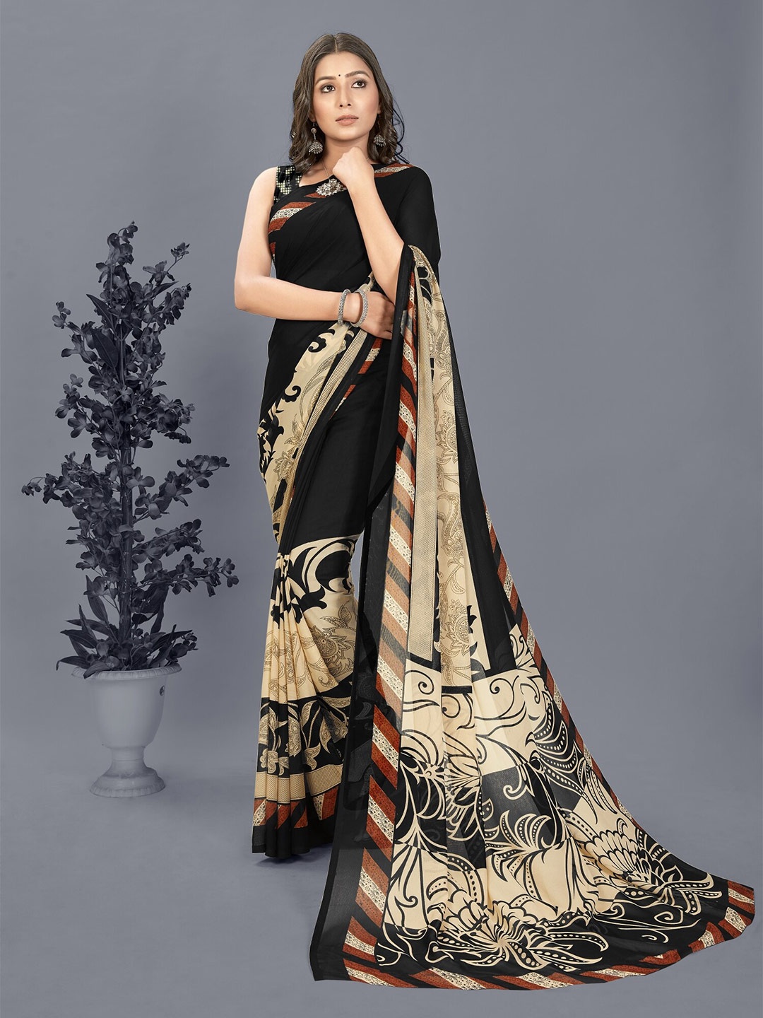 

Moda Rapido Floral Printed Saree, Black