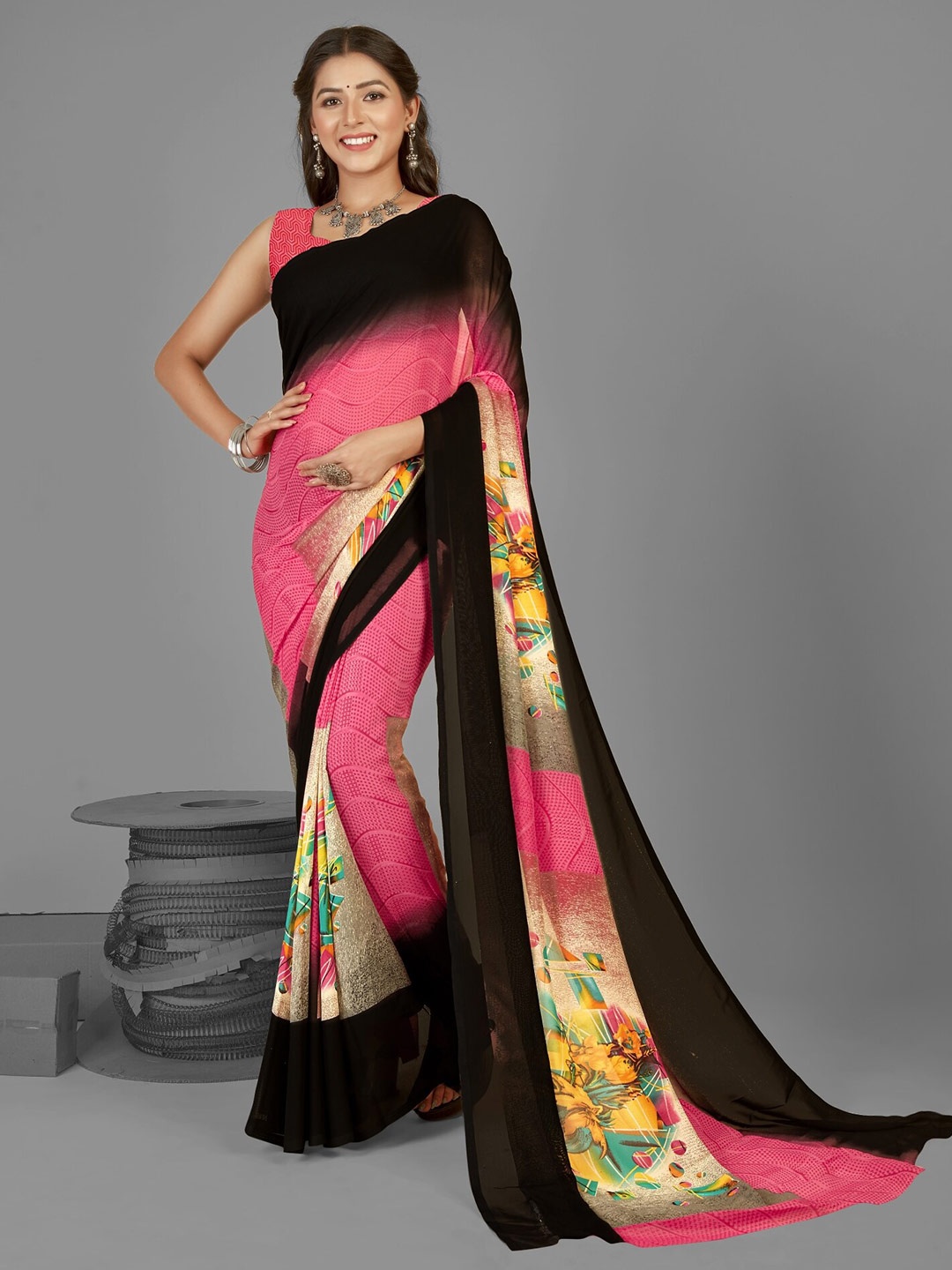 

Moda Rapido Floral Printed Saree, Pink