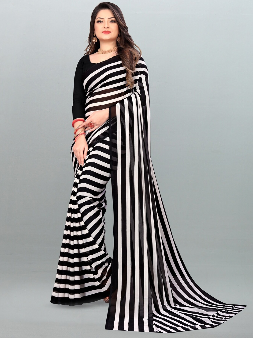 

Moda Rapido Striped Printed Saree, White