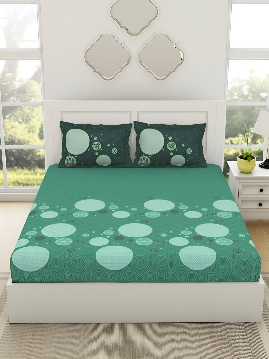 

SPACES Green Geometric 144 TC Pure Cotton Fitted King Bedsheet & 2 Pillow Covers