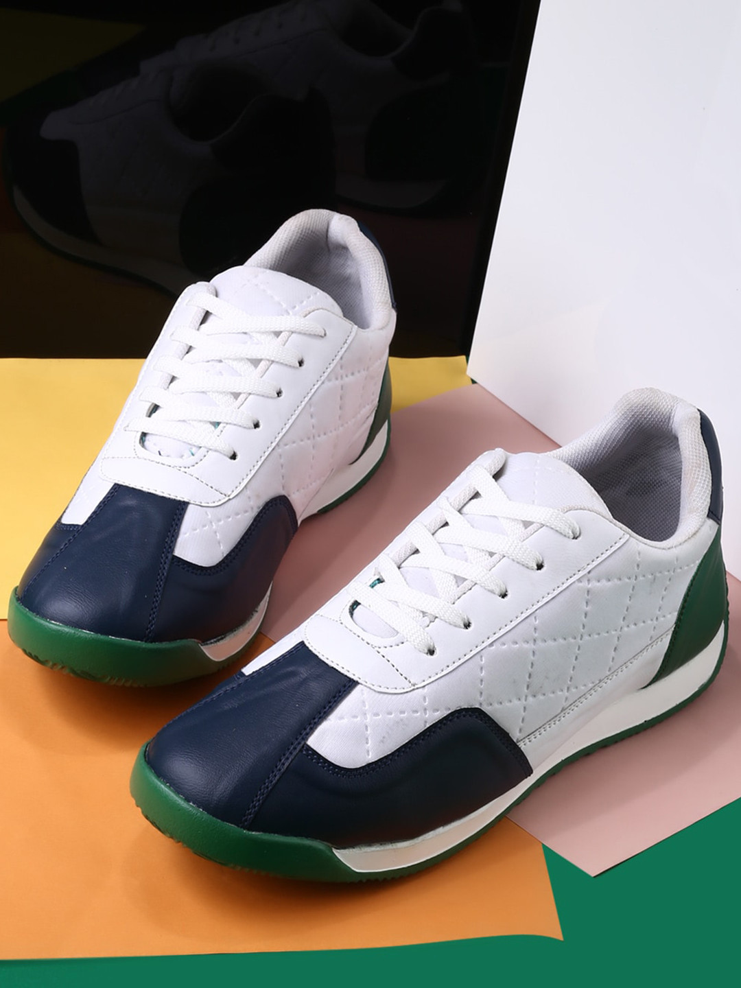 

HAKKEL Men Colourblocked Round Toe Sneakers, White