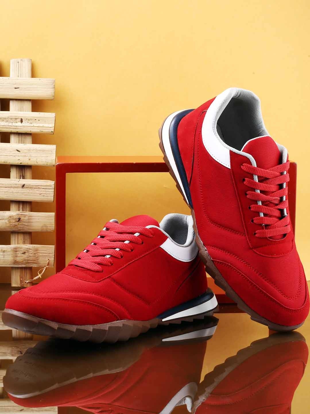 

HAKKEL Men Round Toe Lightweight Sneakers, Red