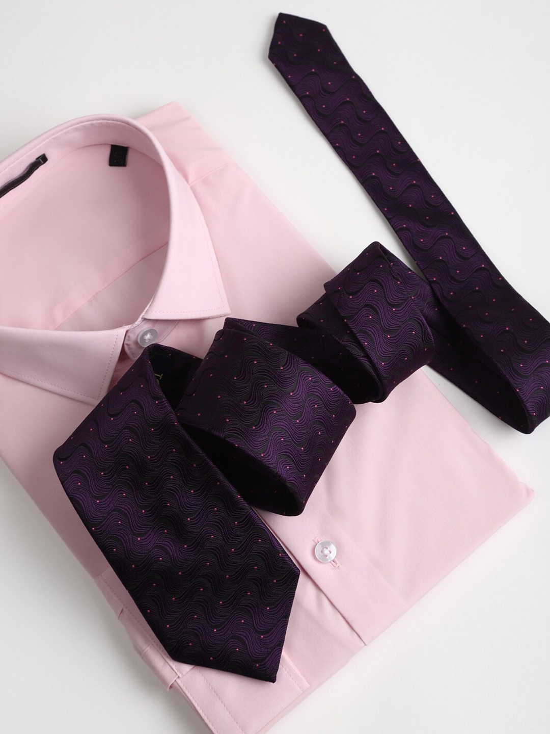 

Peter England Men Woven Design Broad Tie, Purple