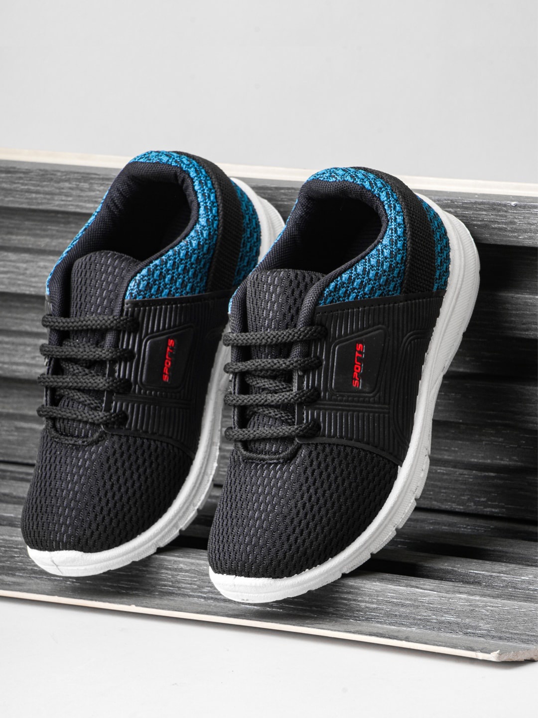 

SPRENGE Boys Textured Mesh Lightweight Sneakers, Black