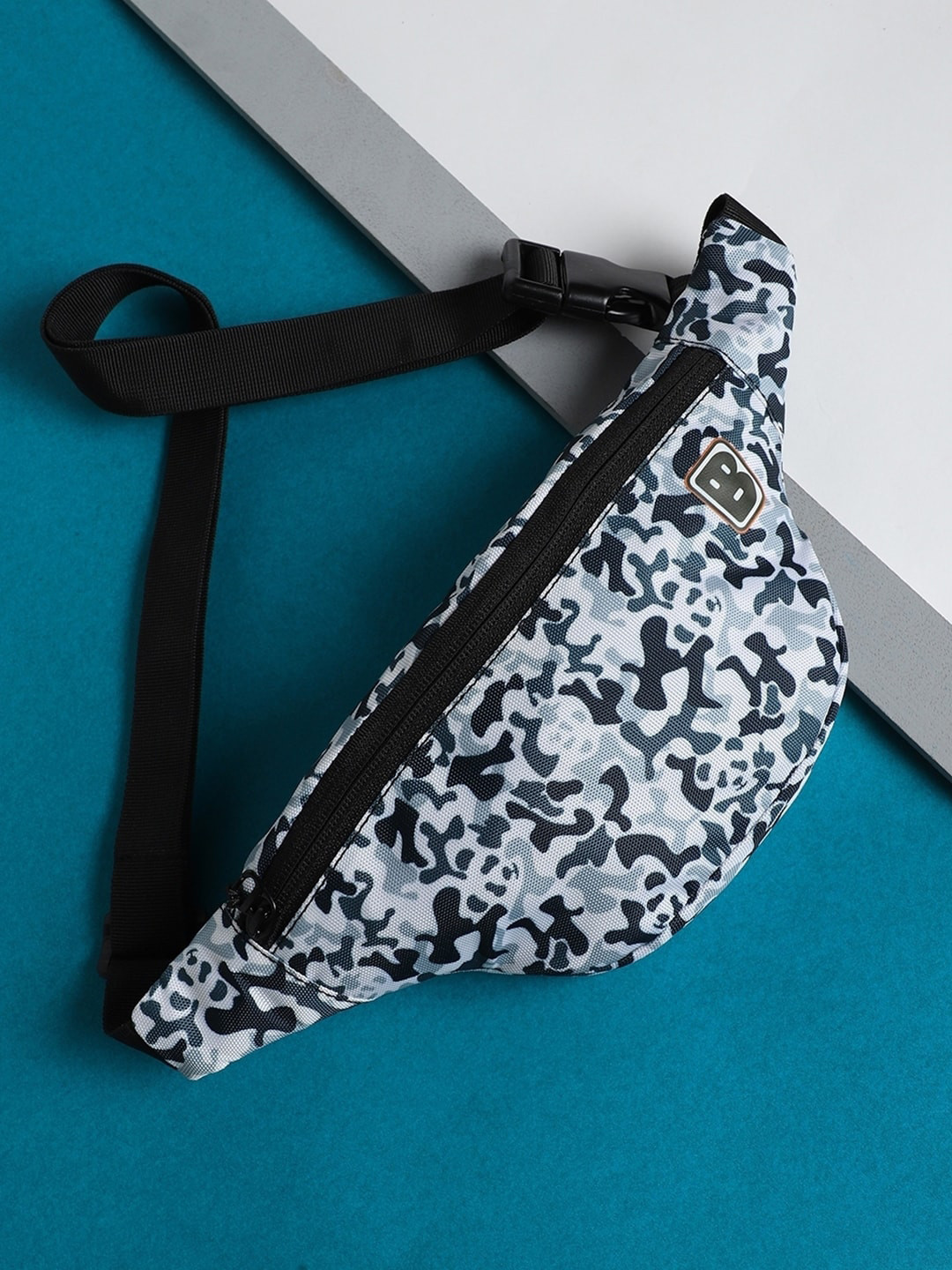

Bewakoof Printed Waist Pouch, Black