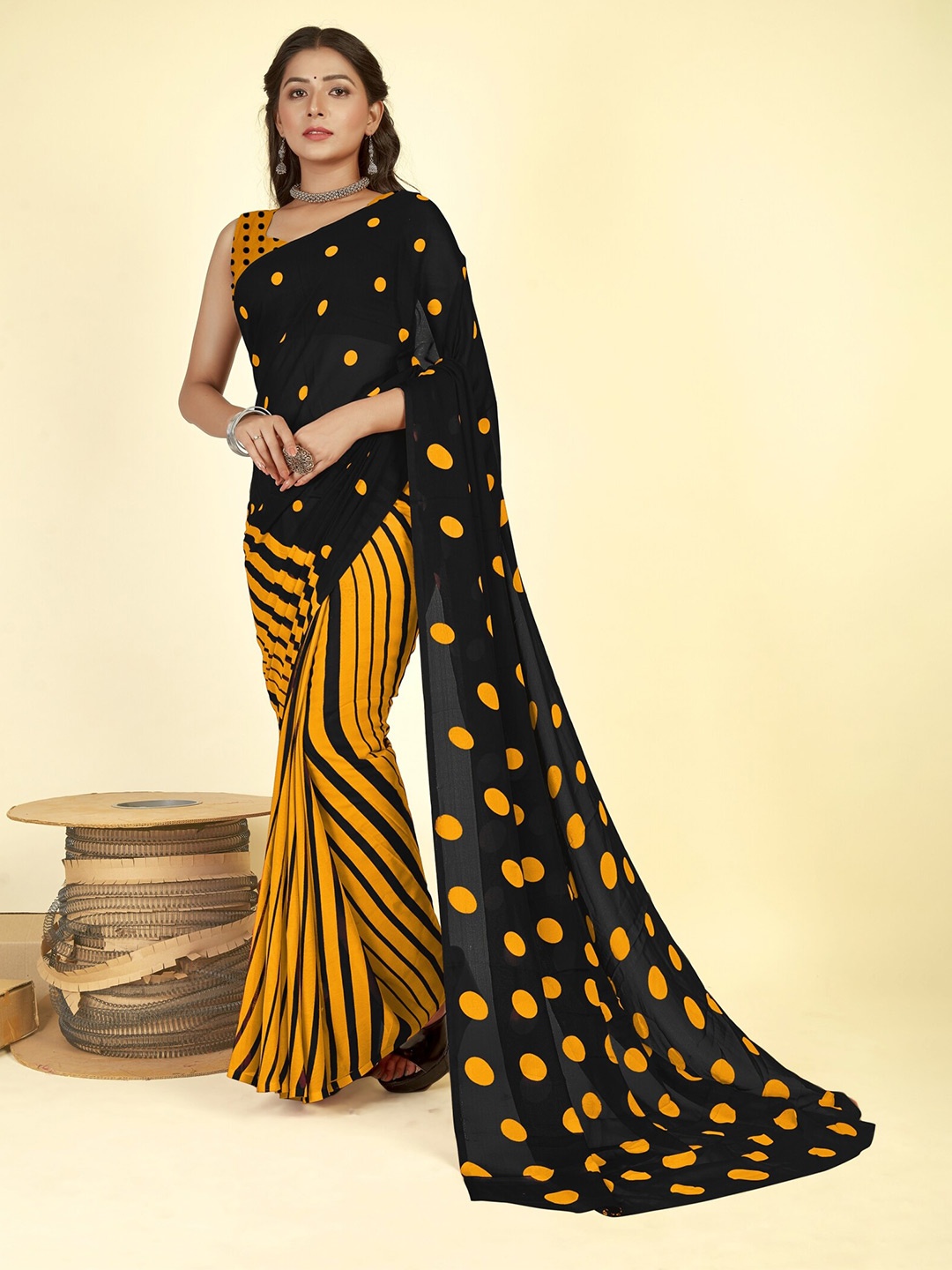 

Moda Rapido Geometric Printed Saree, Black