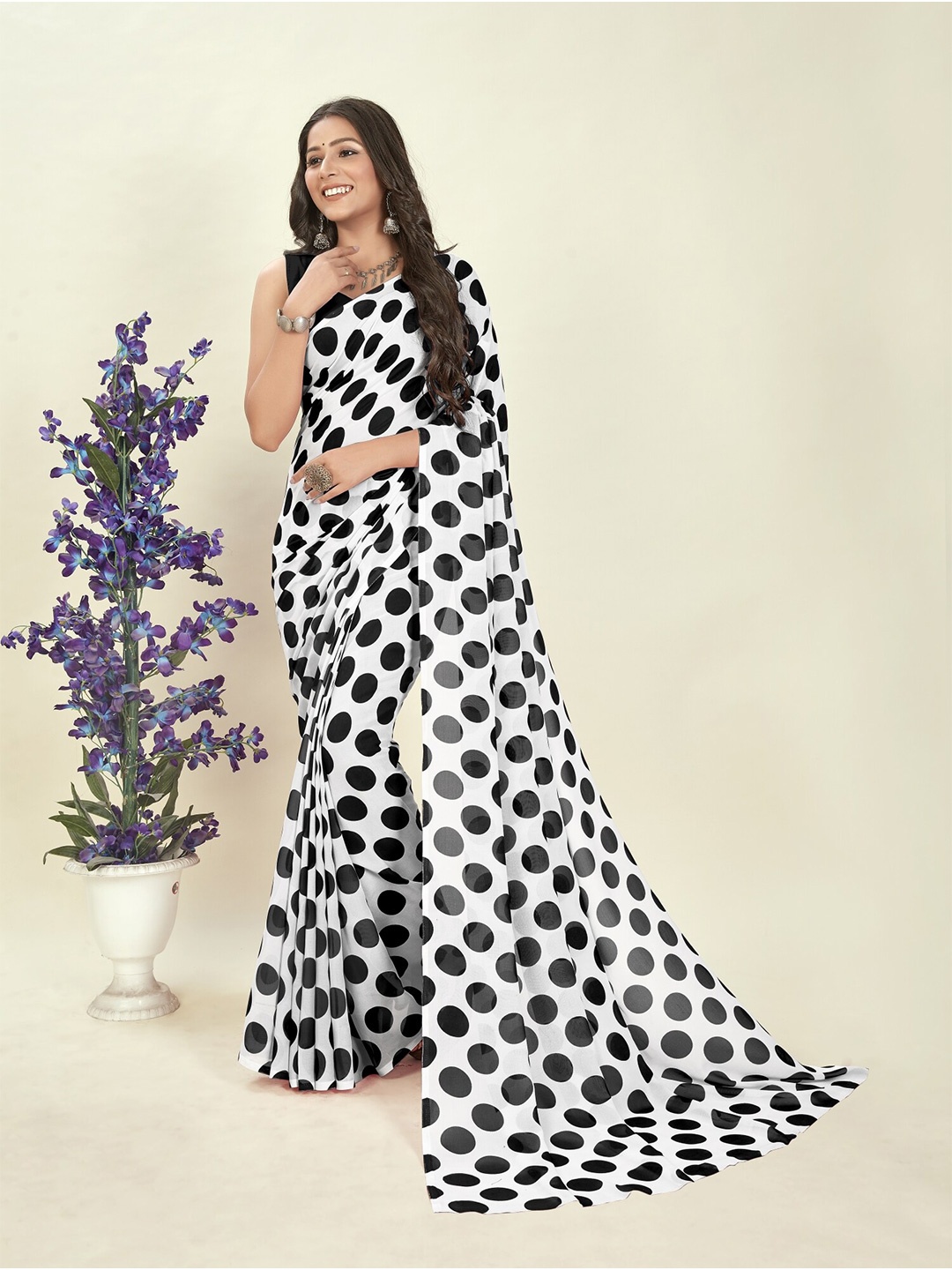 

ANAND SAREES Polka Dot Saree With Blouse Piece, White