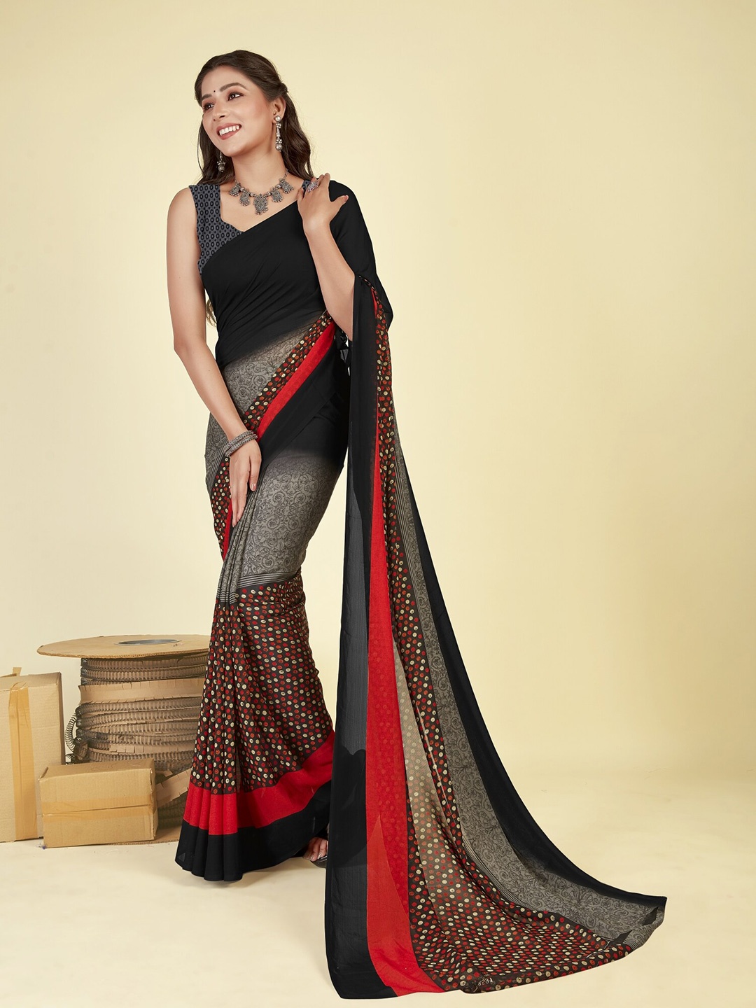 

Moda Rapido Ethnic Motifs Printed Saree, Black