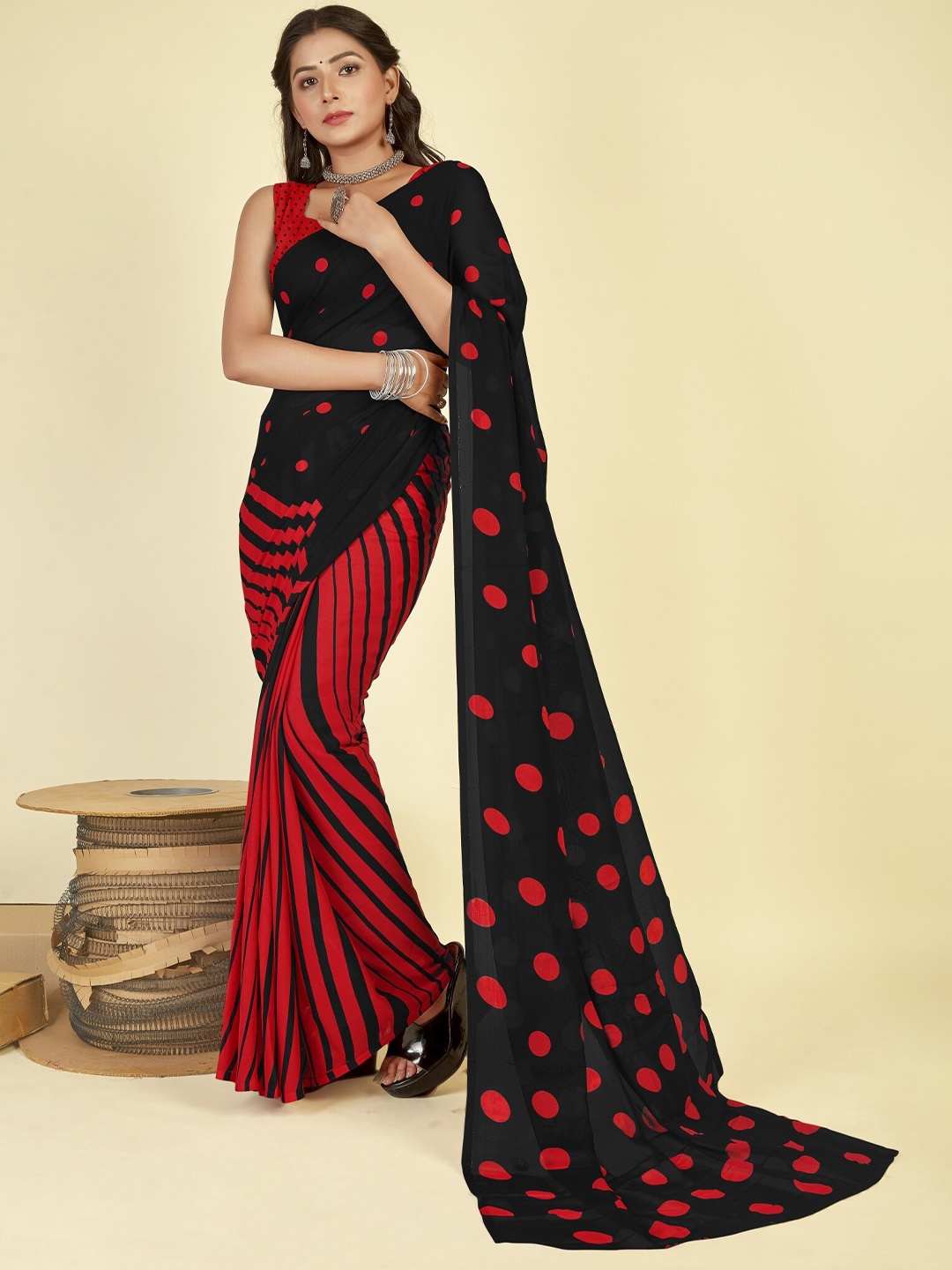 

Moda Rapido Geometric Printed Saree, Red