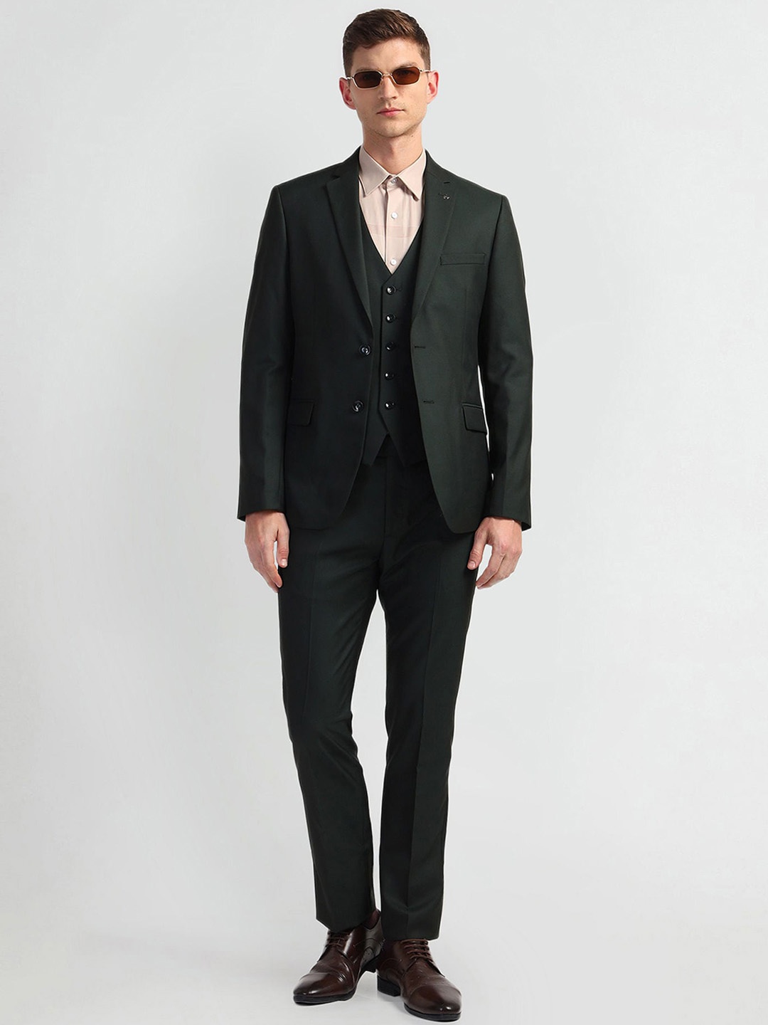 

Arrow Single Breasted Three-Piece Suit, Green