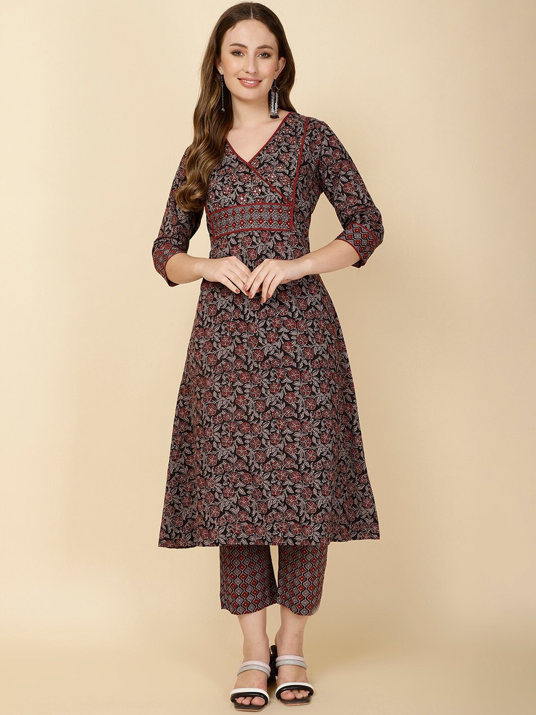 

Meena Bazaar Floral Printed V-Neck A-Line Kurta with Trousers, Black