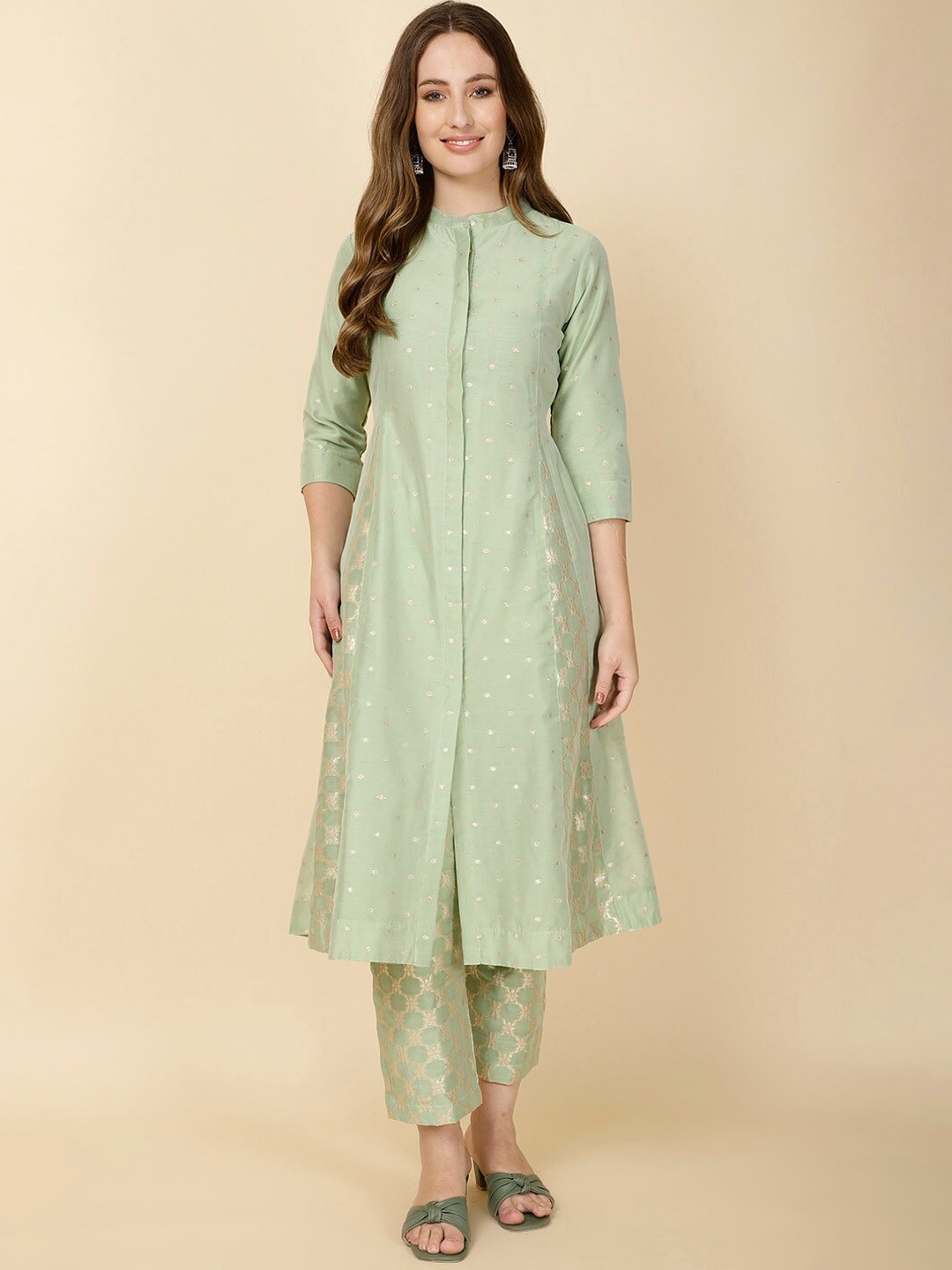 

Meena Bazaar Geometric Woven Design Mandarin Collar Panelled Kurta With Trouser, Green