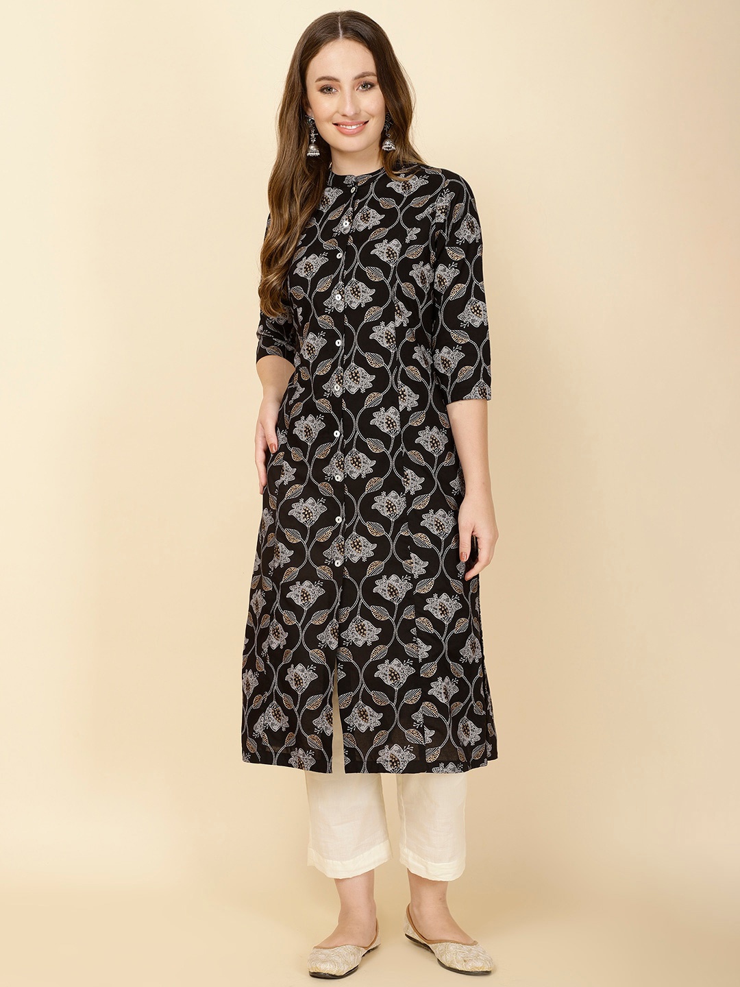 

Meena Bazaar Floral Printed Mandarin Collar Three-Quarter Sleeves Kurta Set, Black