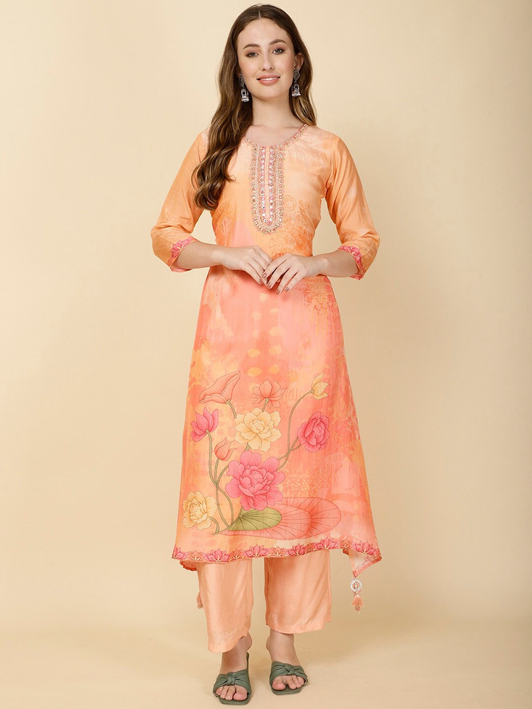 

Meena Bazaar Floral Printed A-Line Kurta With Trouser, Peach