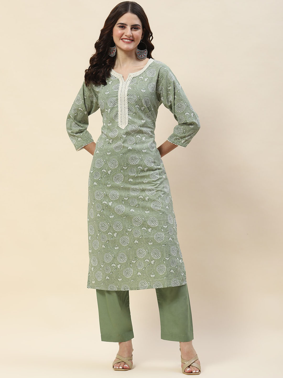 

Meena Bazaar Floral Printed Round Neck Three-Quarter Sleeves Cotton Kurta with Trousers, Green