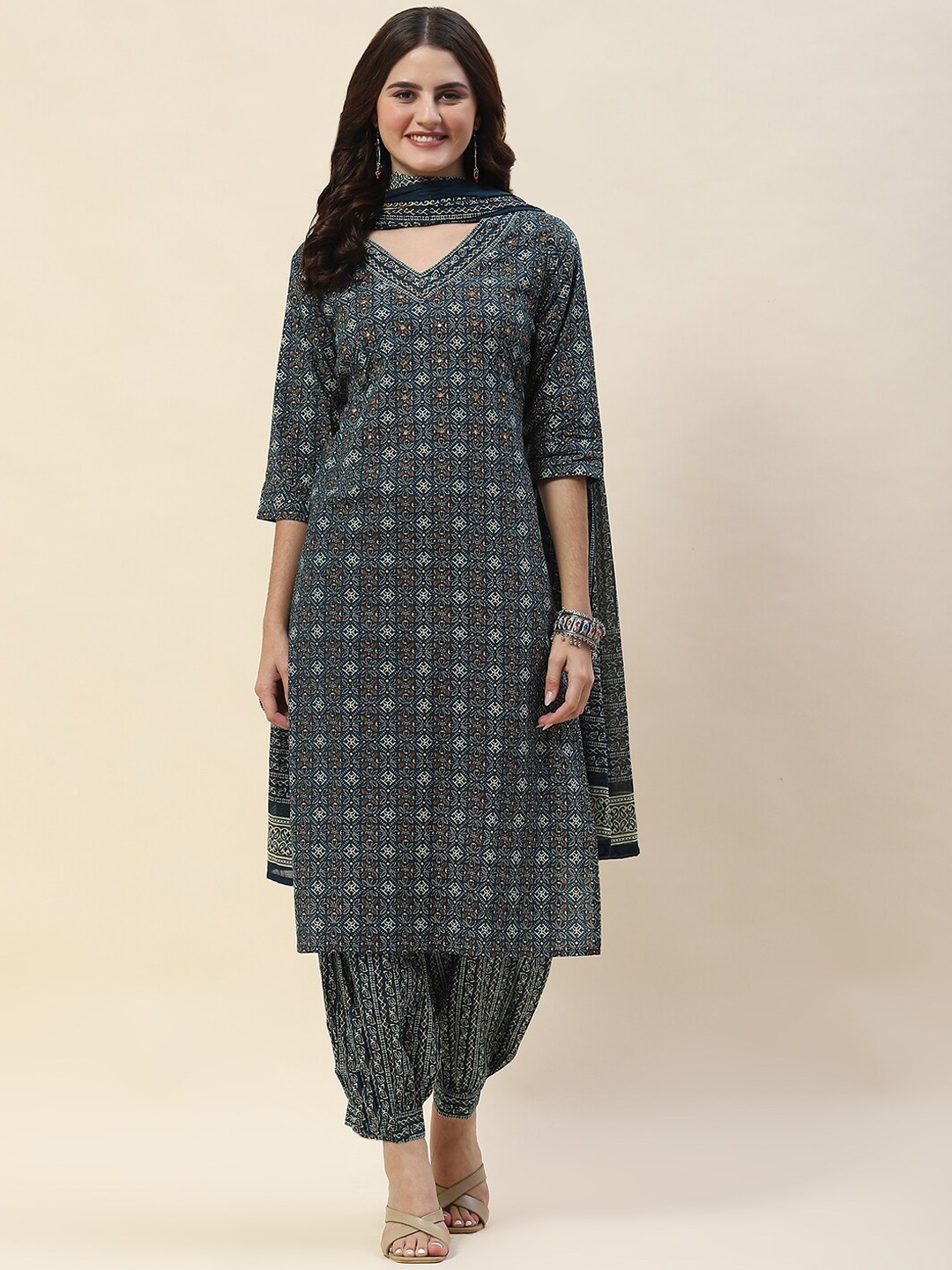 

Meena Bazaar Ethnic Motifs Printed V-Neck Kurta with Trousers & Dupatta, Navy blue