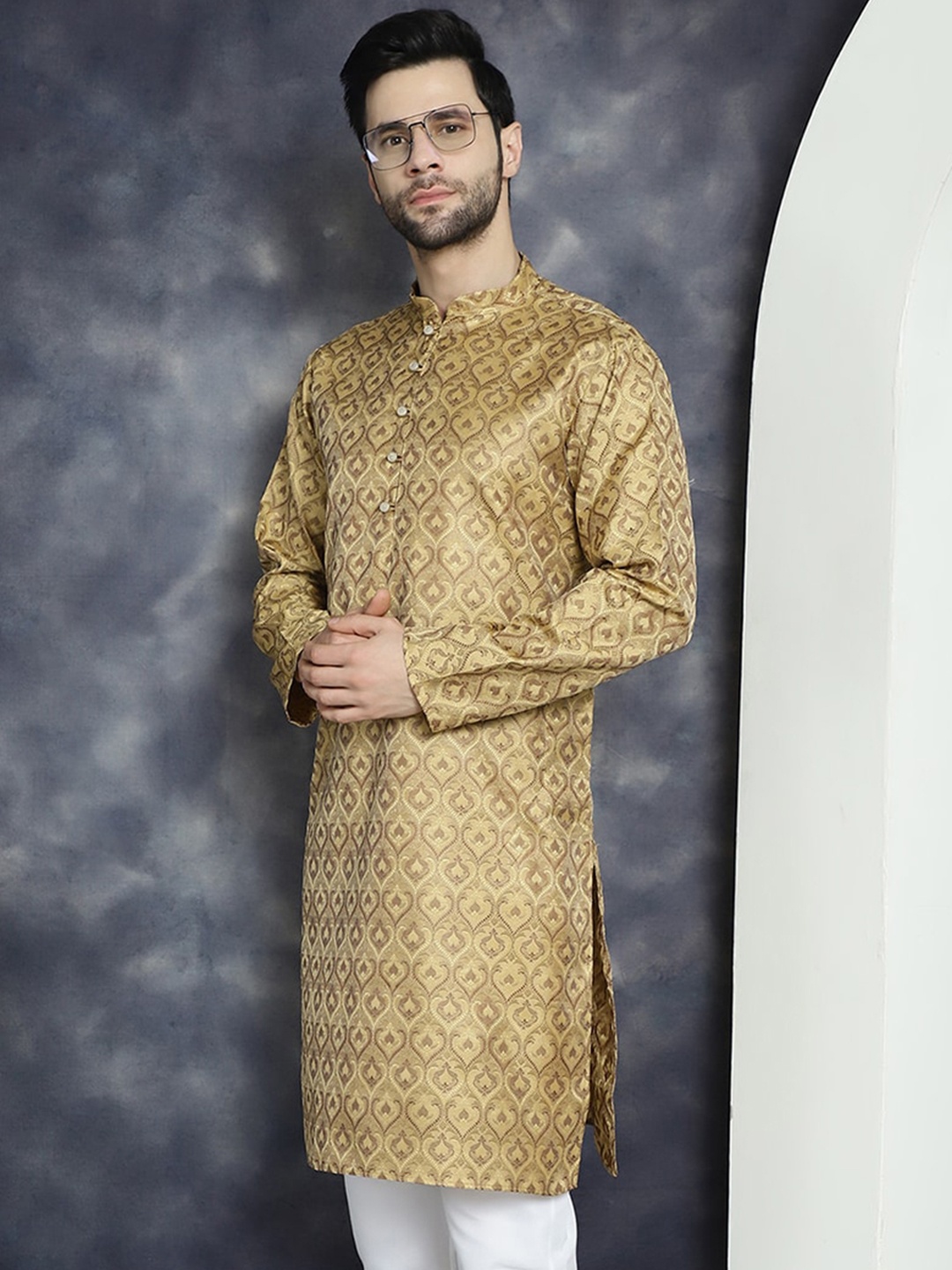

Anouk Geometric Printed Mandarin Collar Straight Kurta, Gold