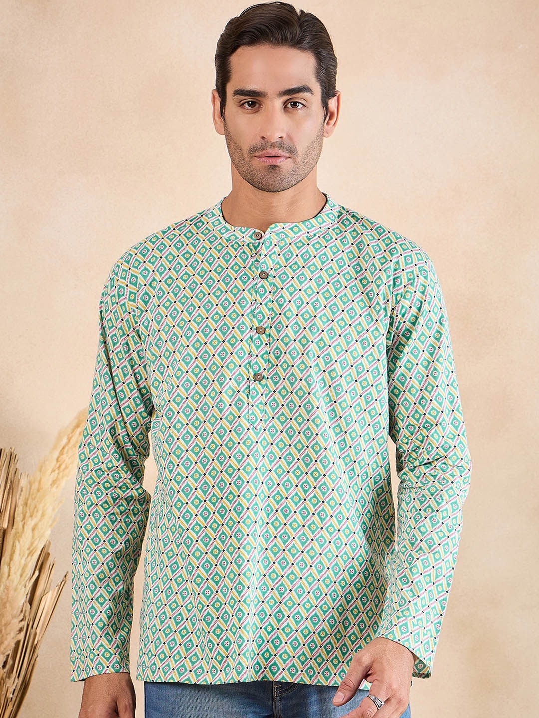 

Anouk Geometric Printed Mandarin Collar Cotton Straight Short Kurta, Green