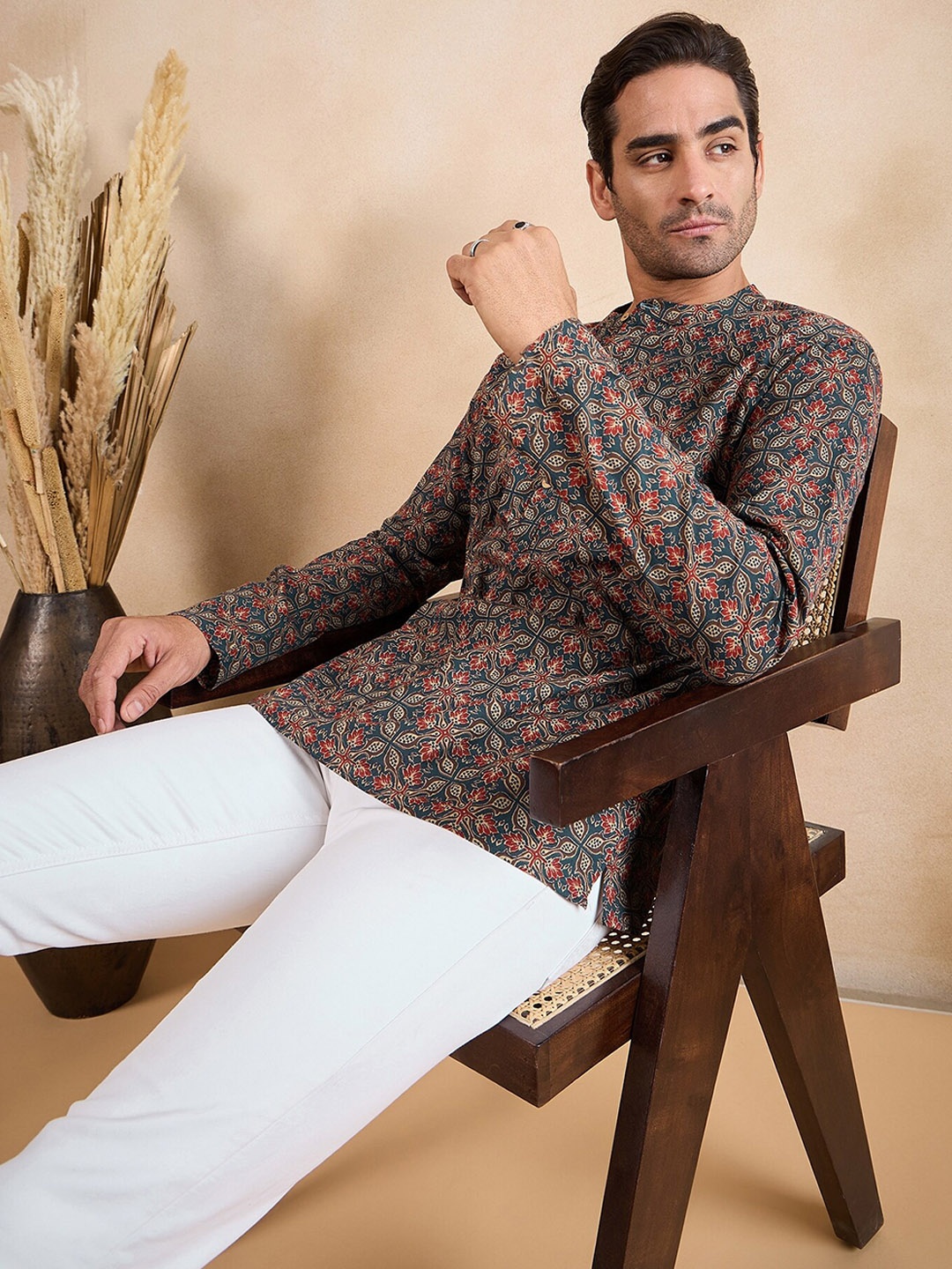 

Anouk Navy Blue Floral Printed Straight Kurta