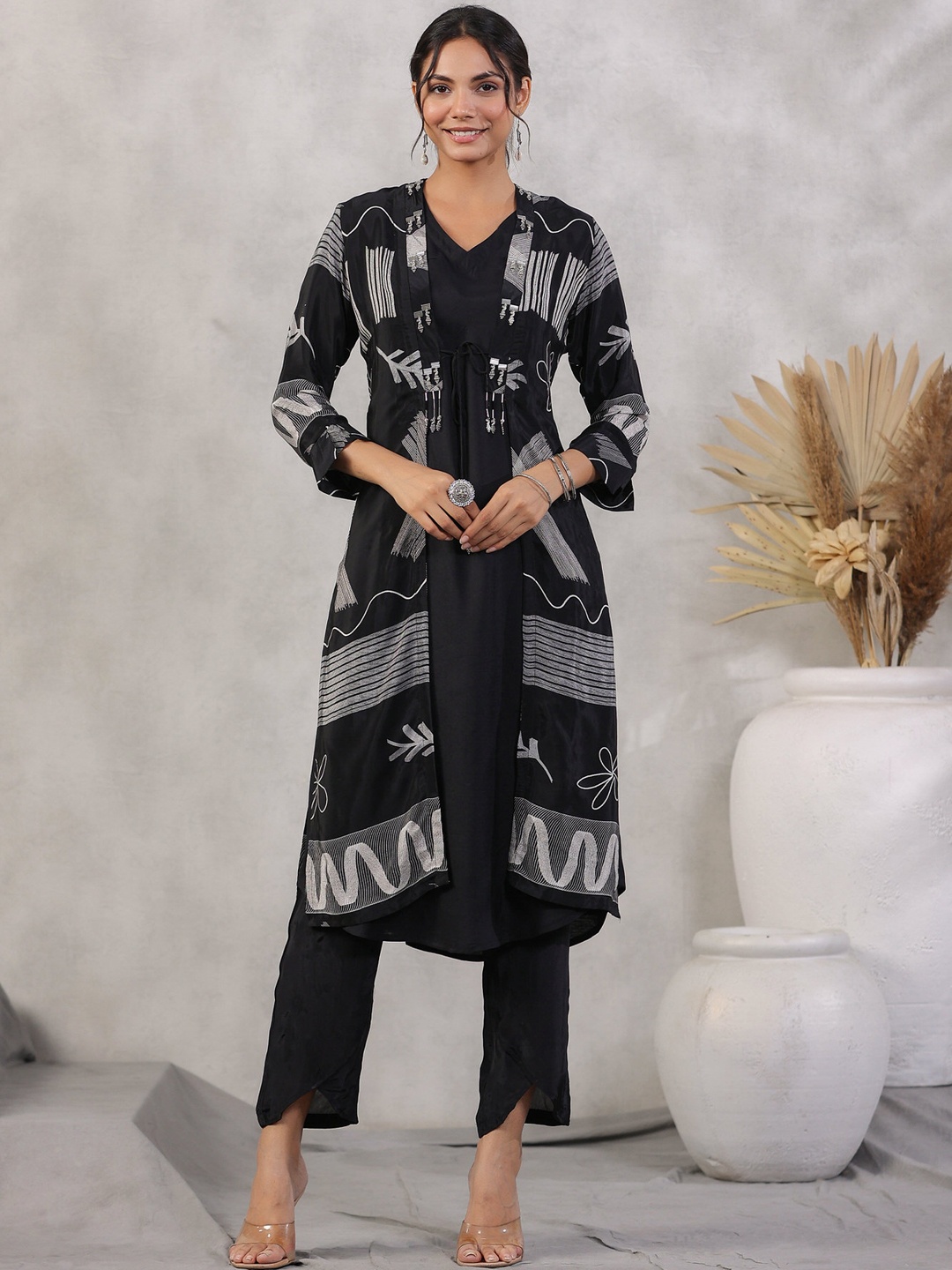 

JISORA Black Geometric Printed Pure Silk Tunic with Trousers