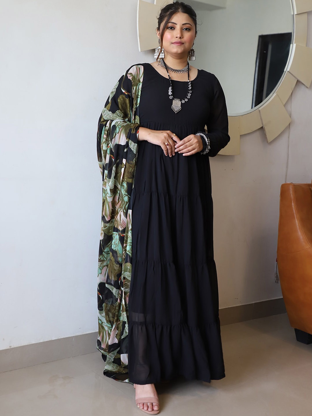 

DEEBACO Round Neck Long Sleeves Tiered Georgette Kurta With Printed Dupatta, Black