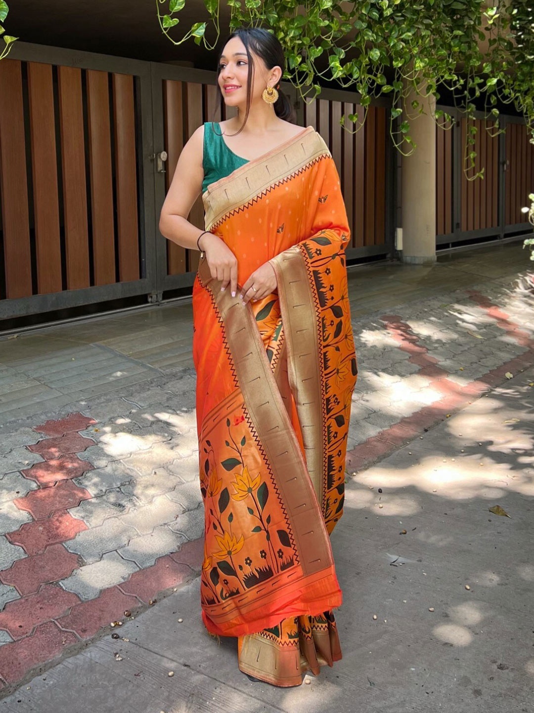 

LeeliPeeri Designer Floral Print Pure Silk Banarasi Saree With Contrast Blouse Piece, Orange