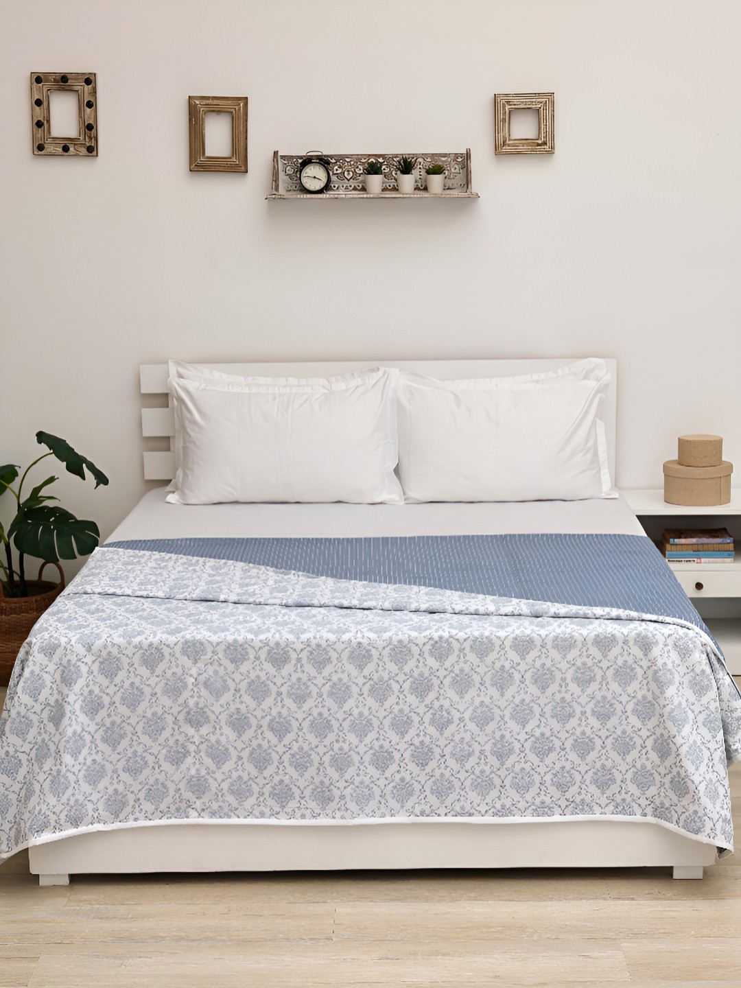 

Ariana Steel & Blue Ethnic Motifs 120 GSM Double Bed Dohar