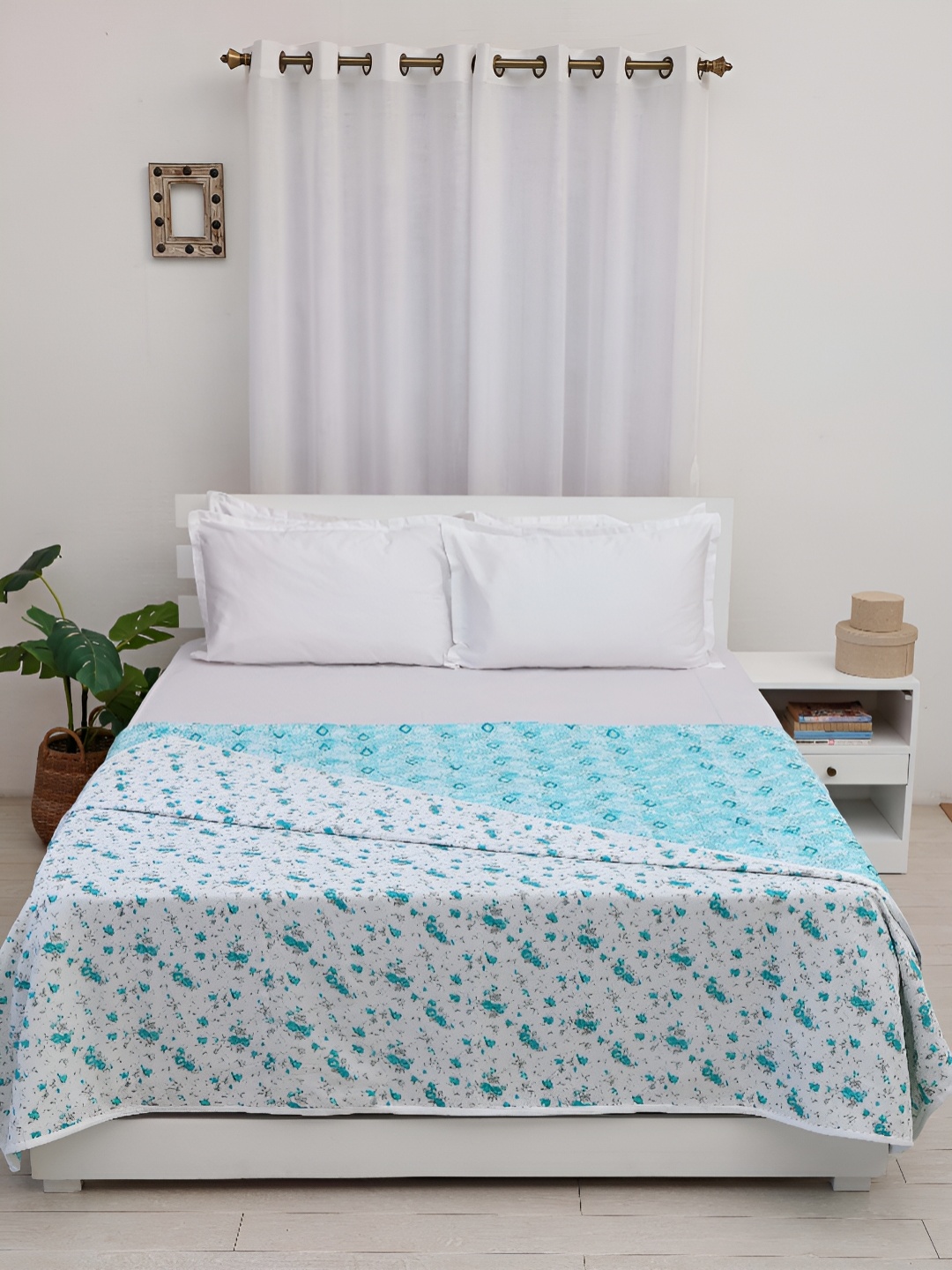 

Ariana Blue & White Floral 120 GSM Double Bed Dohar